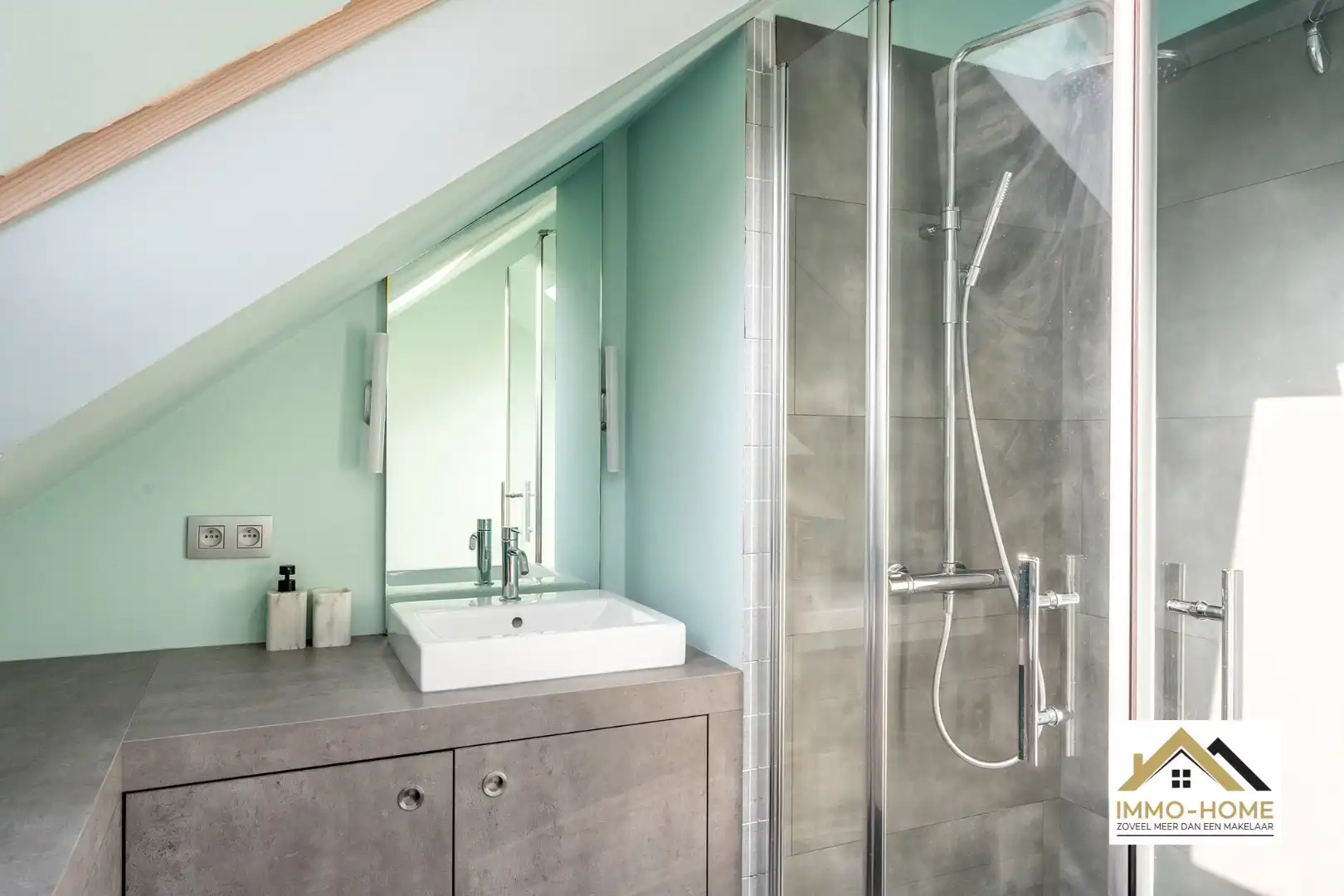 Zeer ruime gerenoveerde villa op prachtige ligging foto 25