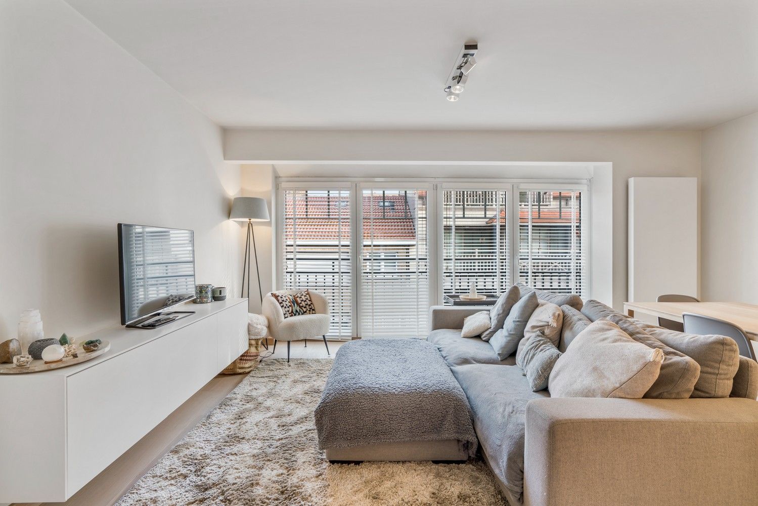 Volledig instapklaar, hedendaags en zeer stijlvol gemeubeld appartement met 2 slaapkamers foto 7