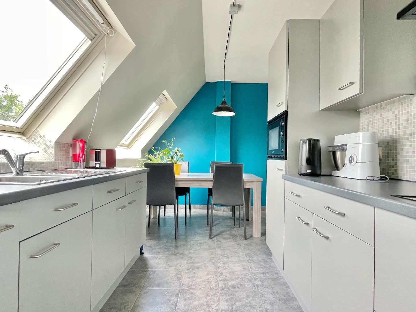 Hedendaags appartement met terras. foto 4