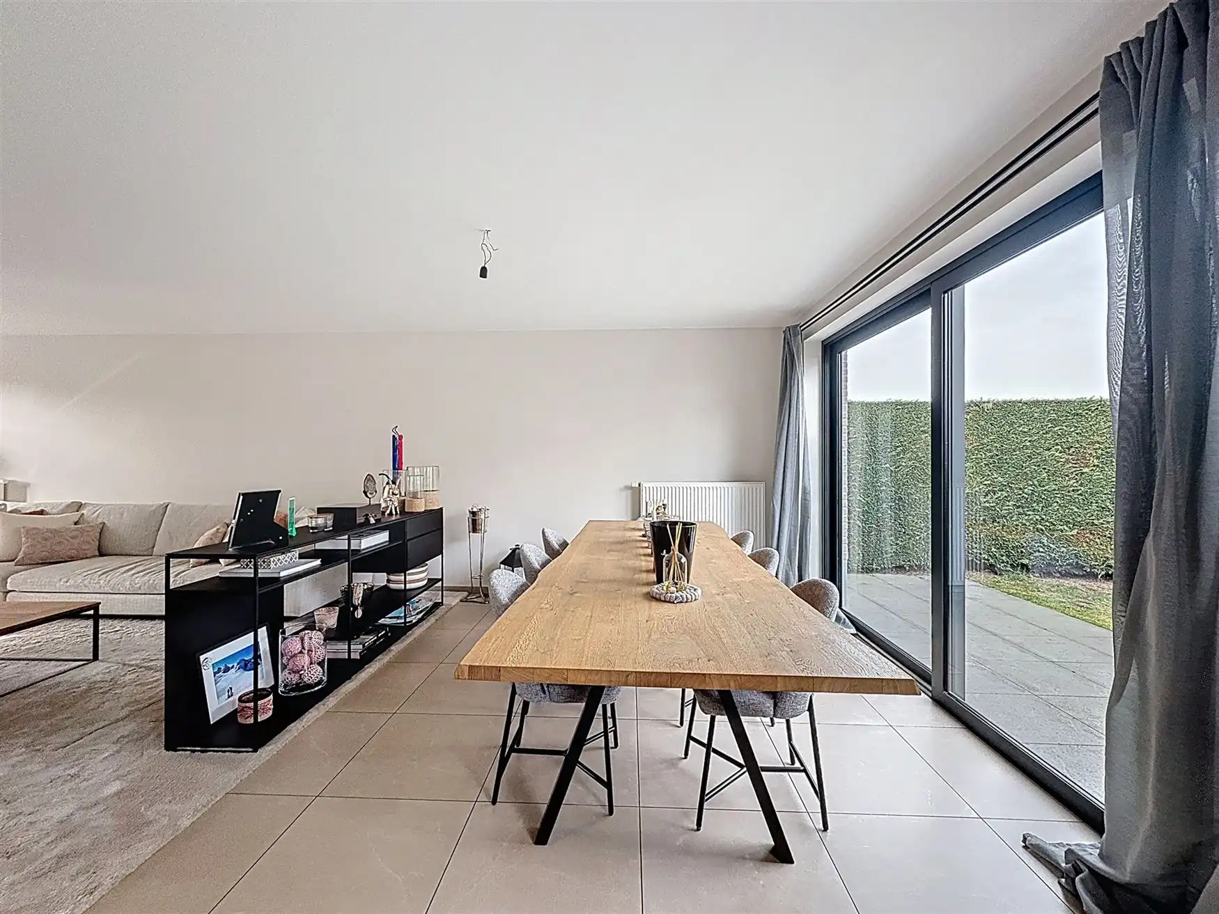 Charmante halfopen bebouwing inclusief garage foto 3