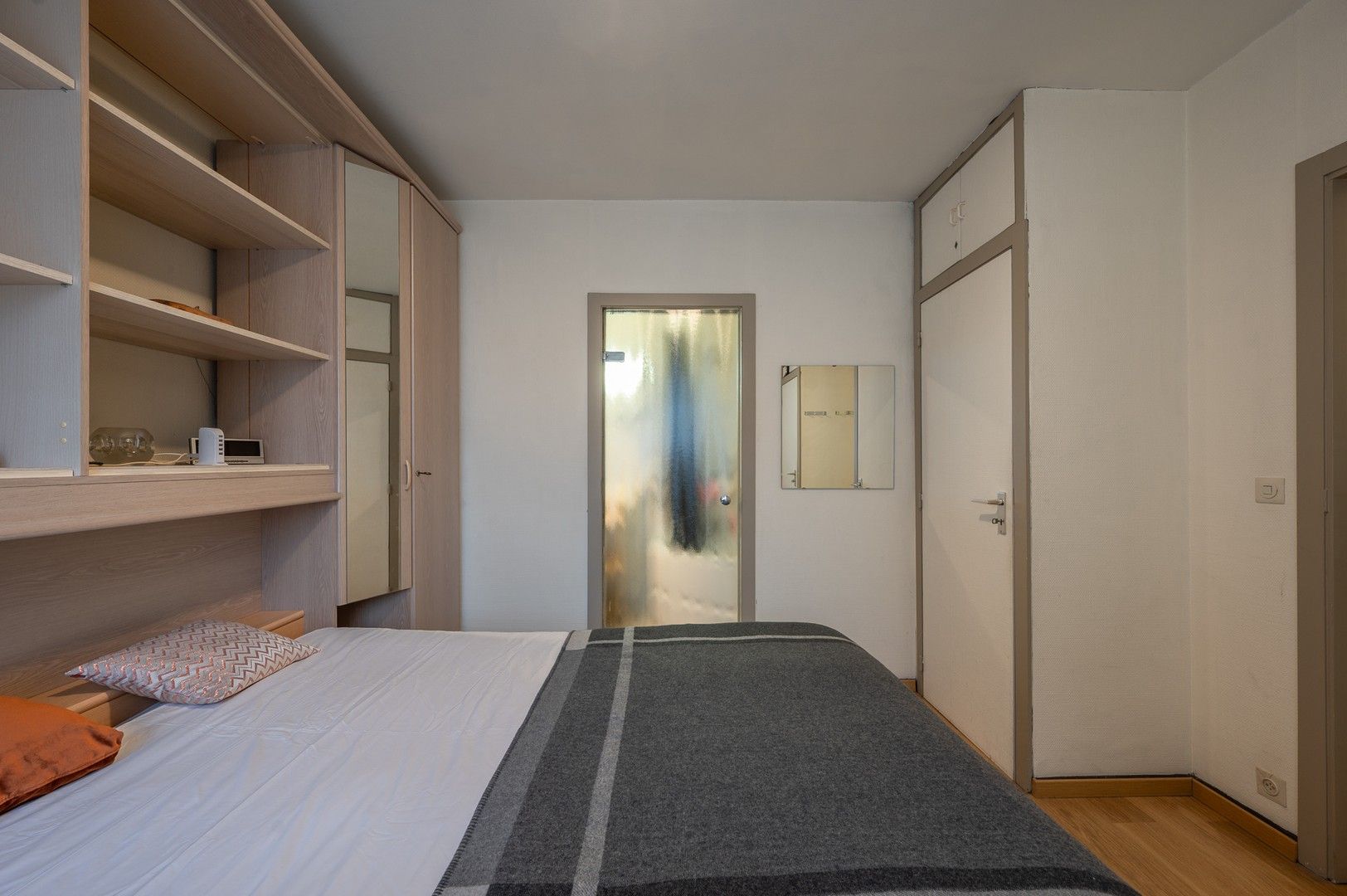 Appartement met zijdelings zeezicht gelegen vlakbij de winkels in de Kustlaan en de Zeedijk. foto 16