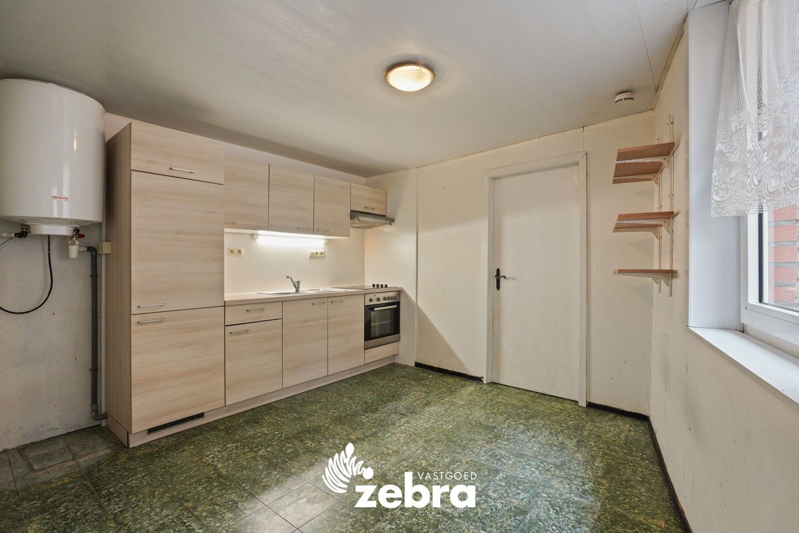 Deels gerenoveerde woning met twee slaapkamers te centrum Tielt! foto 9