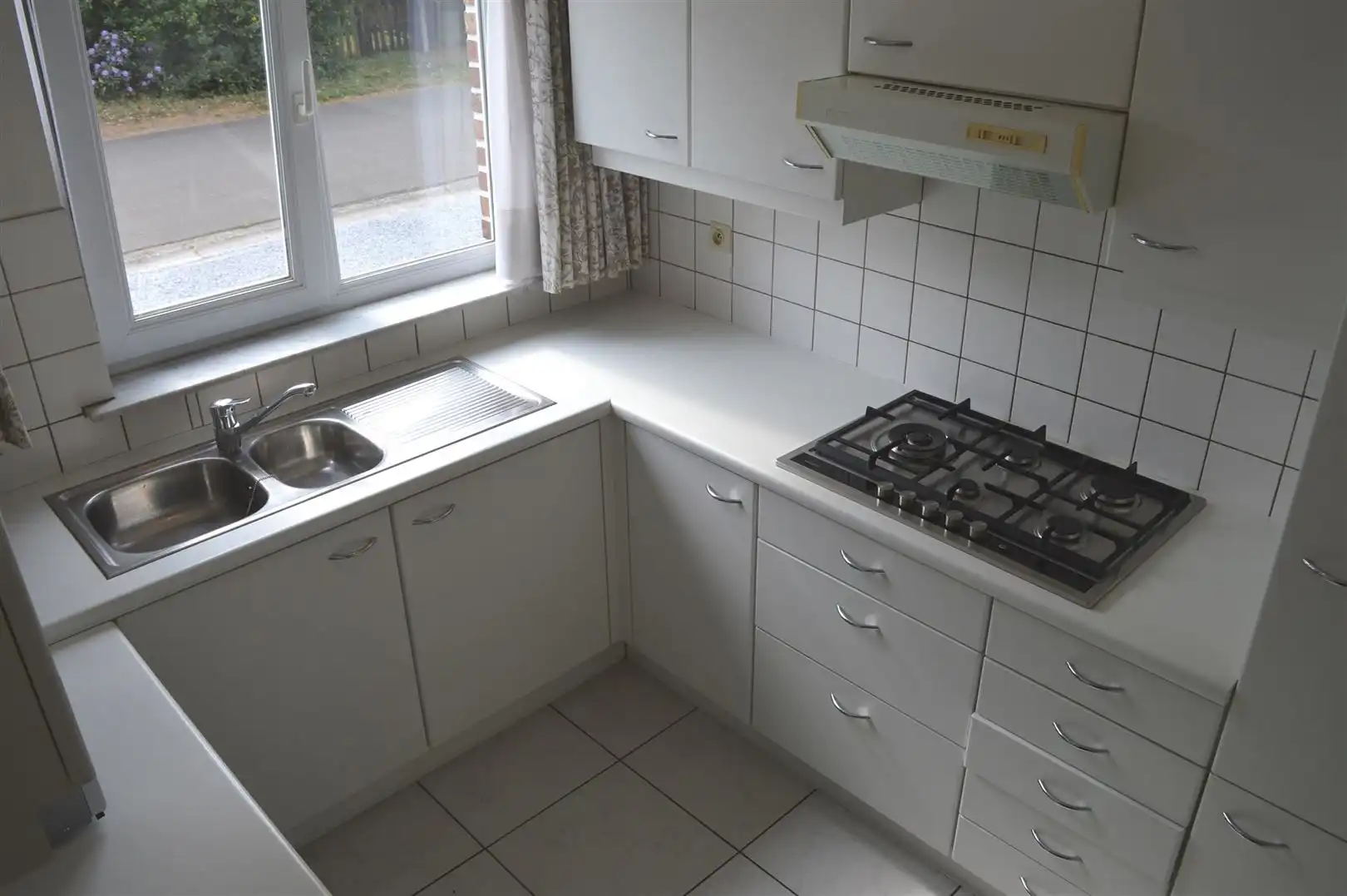 TE HUUR: Gelijkvloers appartement met 2 slaapkamers te Koersel! foto 5