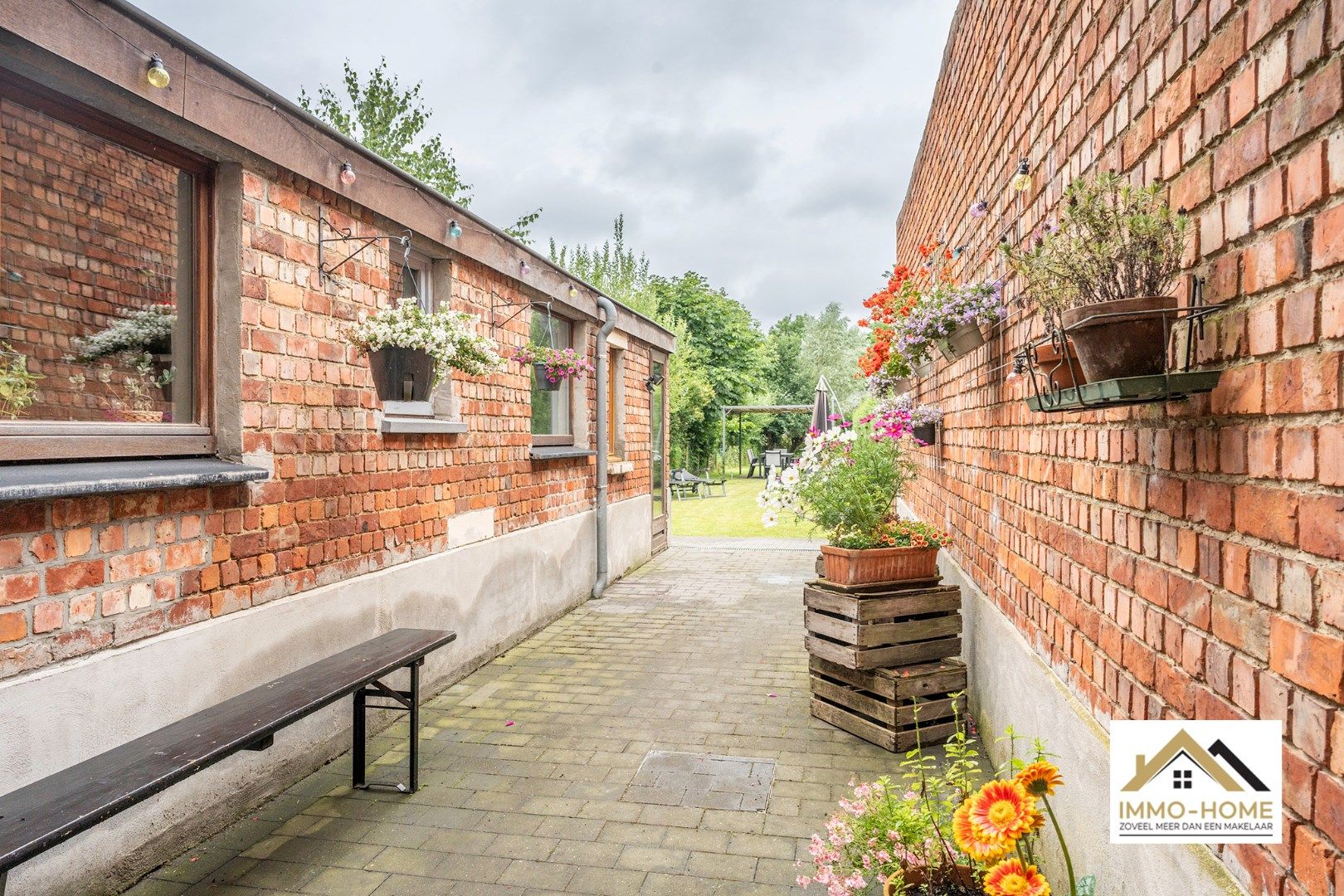 Instapklare rijwoning vlakbij Dorpsplein in centrum te Oostakker foto 26