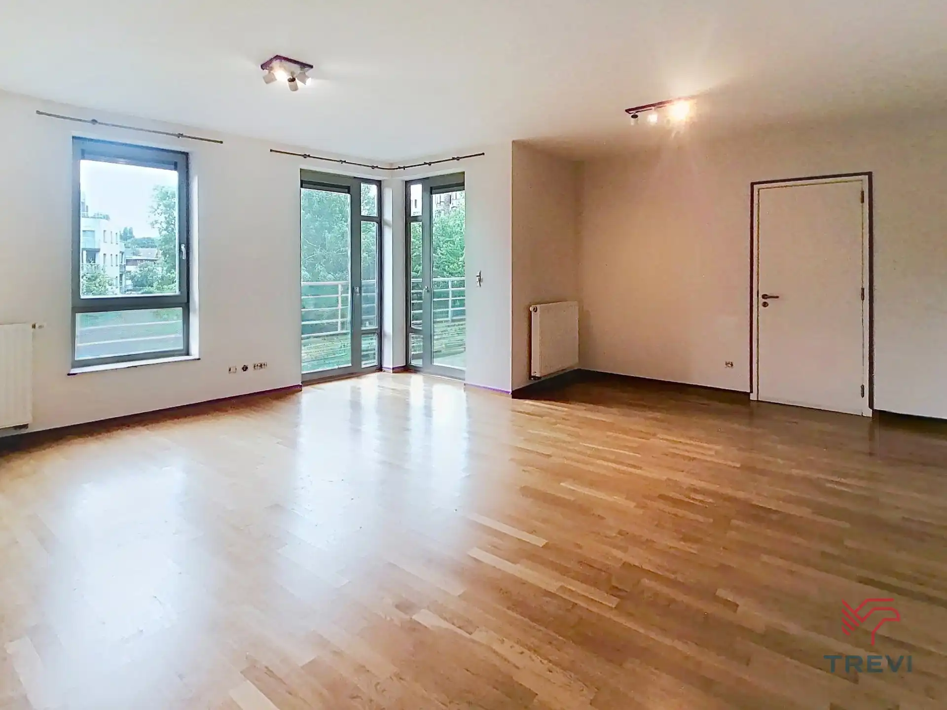 Mooi appartement met 2 slaapkamers + parkeerplaats foto {{pictureIndex}}