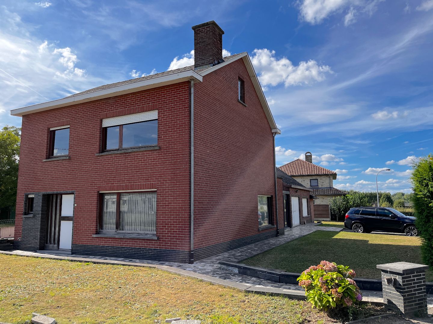 Grote, te renoveren, woning met 3 slk op rustige ligging foto 1