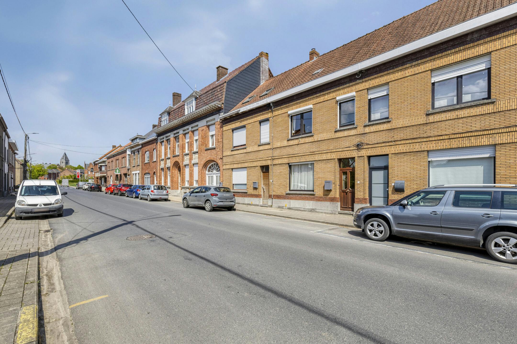Op te frissen woning met 4 slaapkamers in Sint-Denijs foto 16