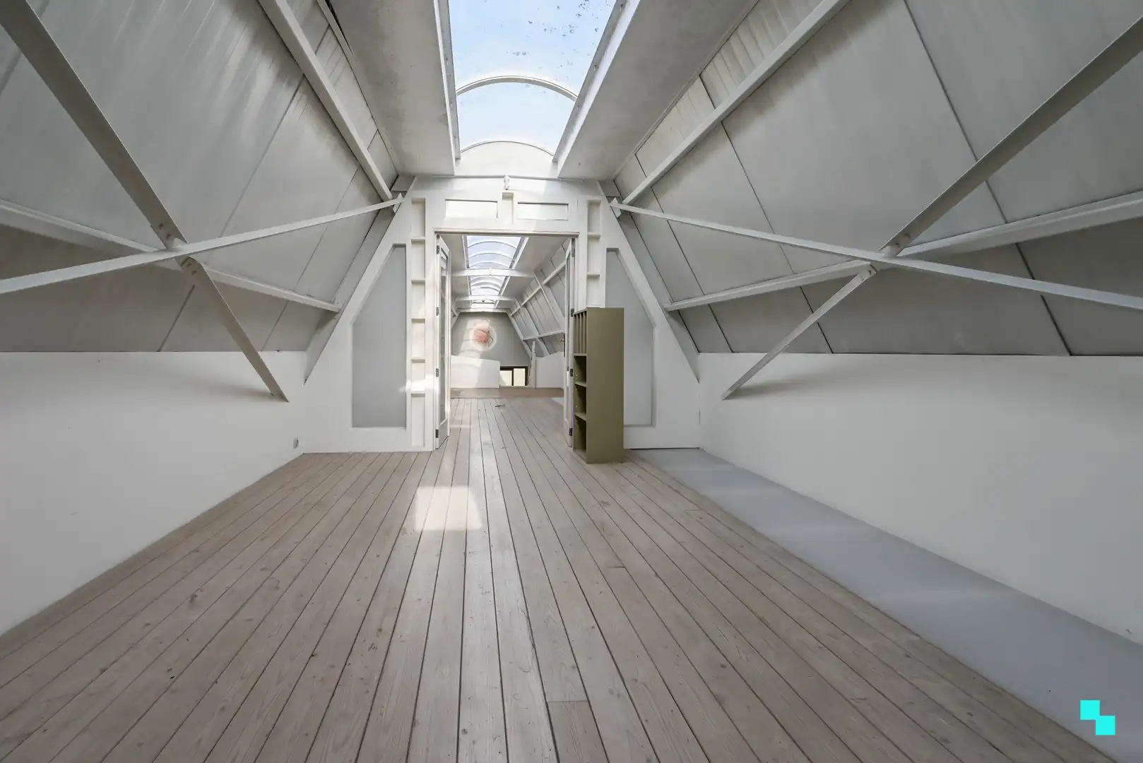 Opbrengsteigendom met winkelruimte én ruime garage in centrum Izegem foto 16