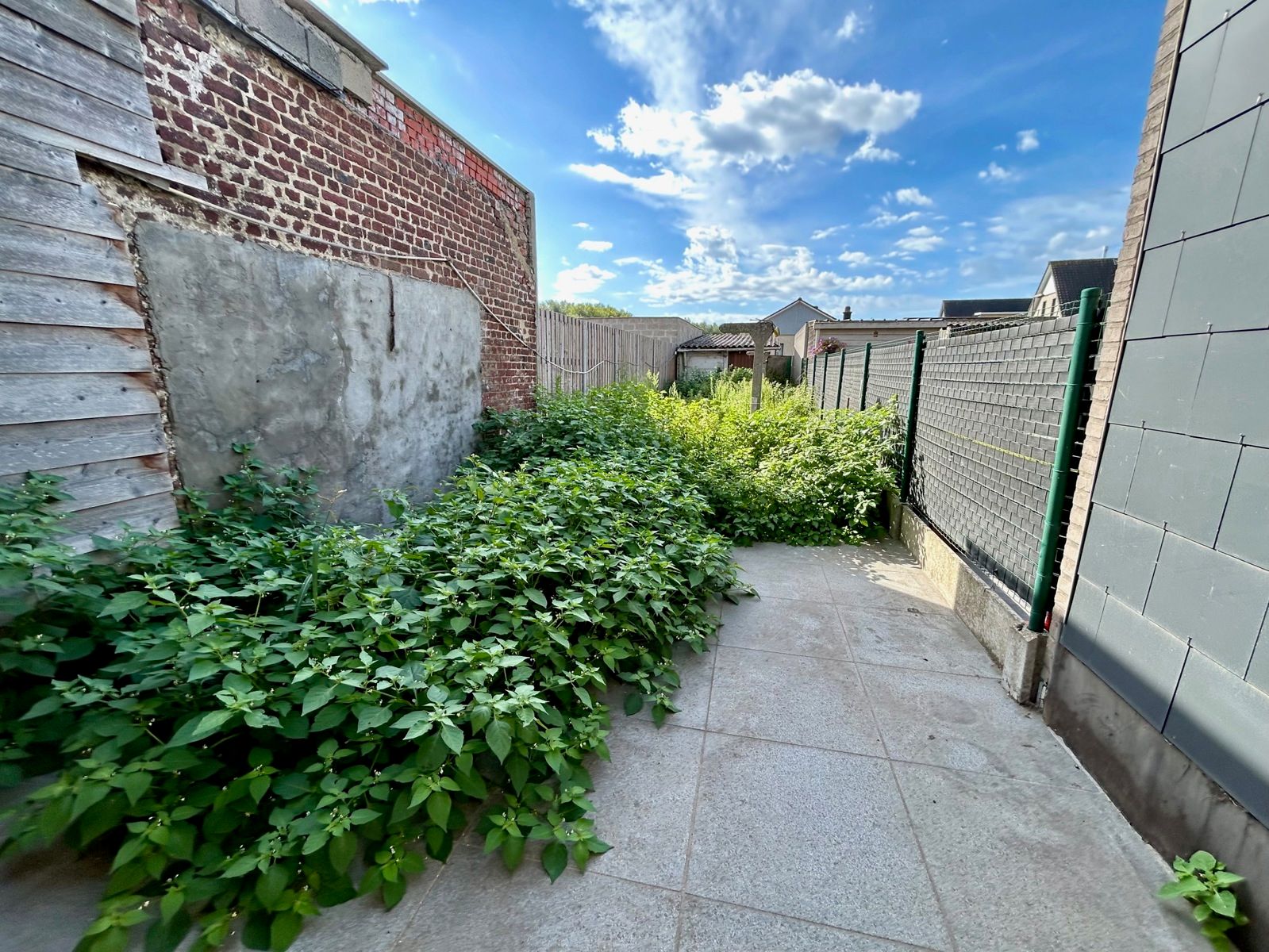 Te renoveren gezinswoning met garage en tuin foto 18