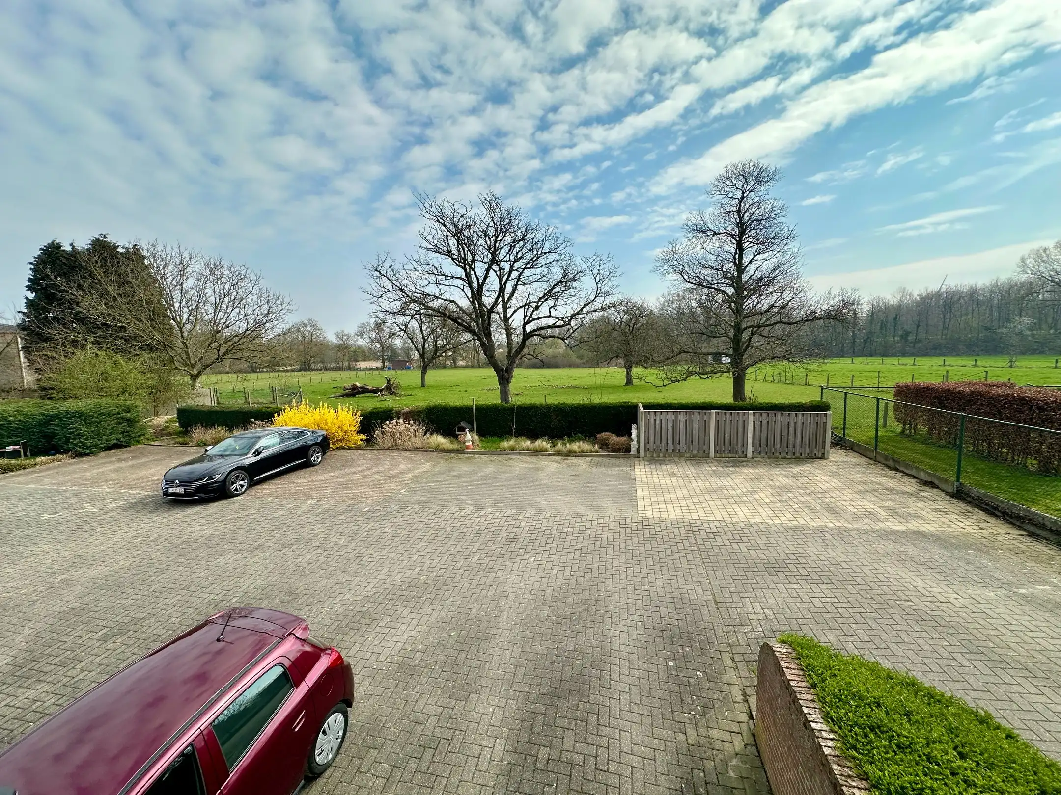 Gelijkvloers appartement met 2 slaapkamers, terras en privé garagebox foto 14