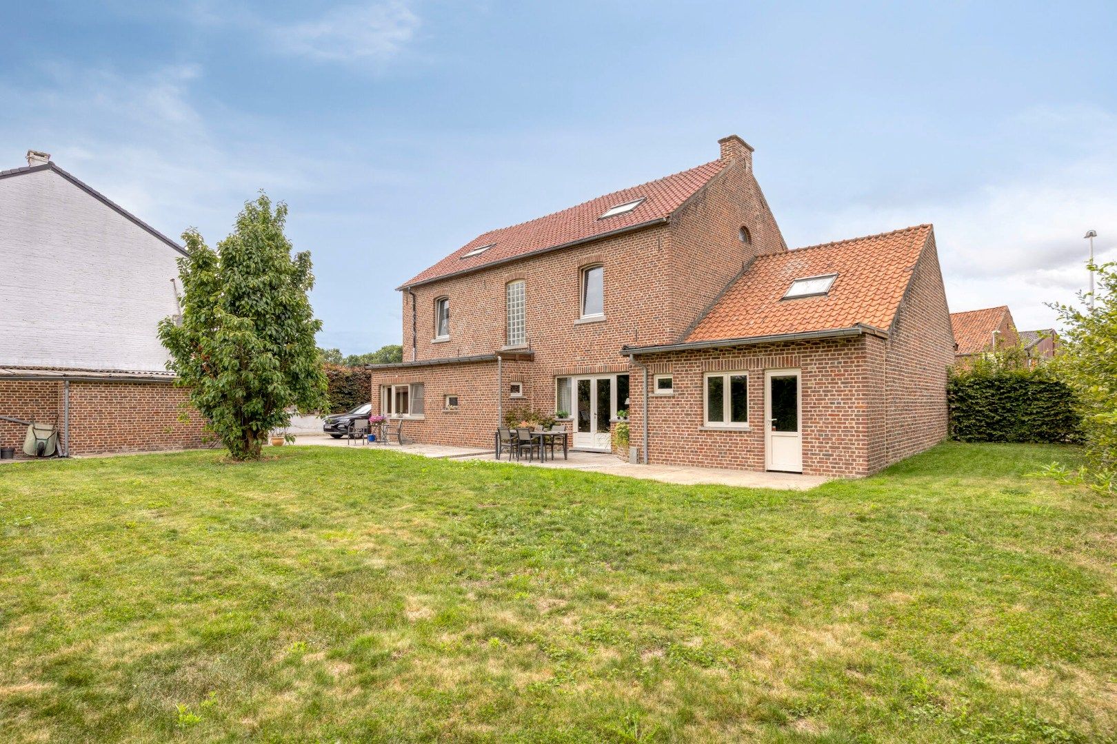Grote woning met mooie tuin en 2 garages in Tongeren-Vreren foto 2