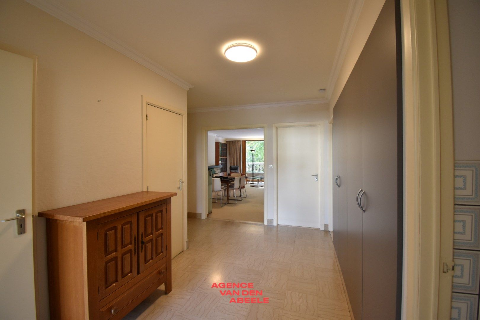 Stijlvol gelijkvloers appartement met royaal terras en boszicht foto 11