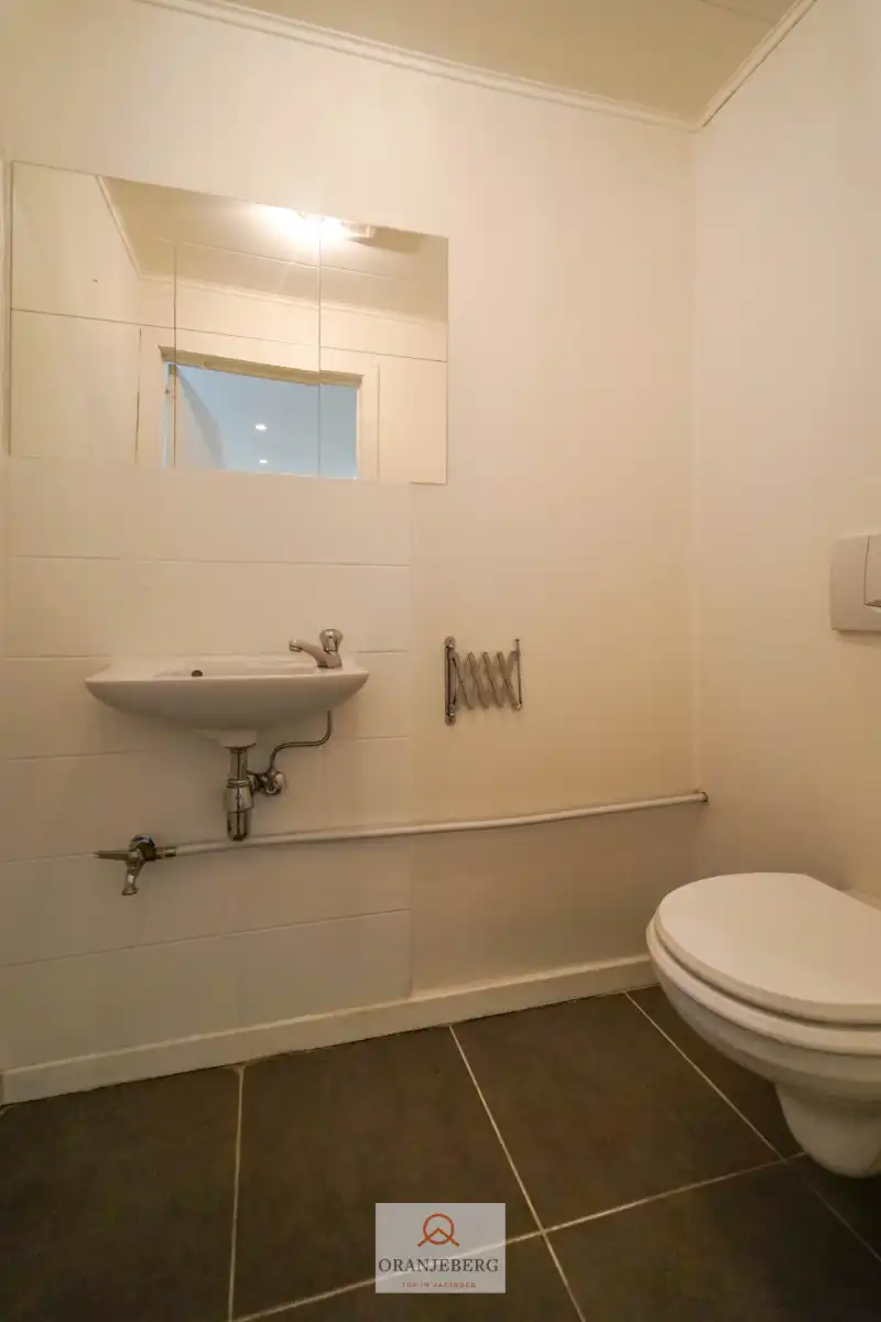 Ruim handelspand met meerdere ruimtes en parking te huur in centrum Drongen foto 10