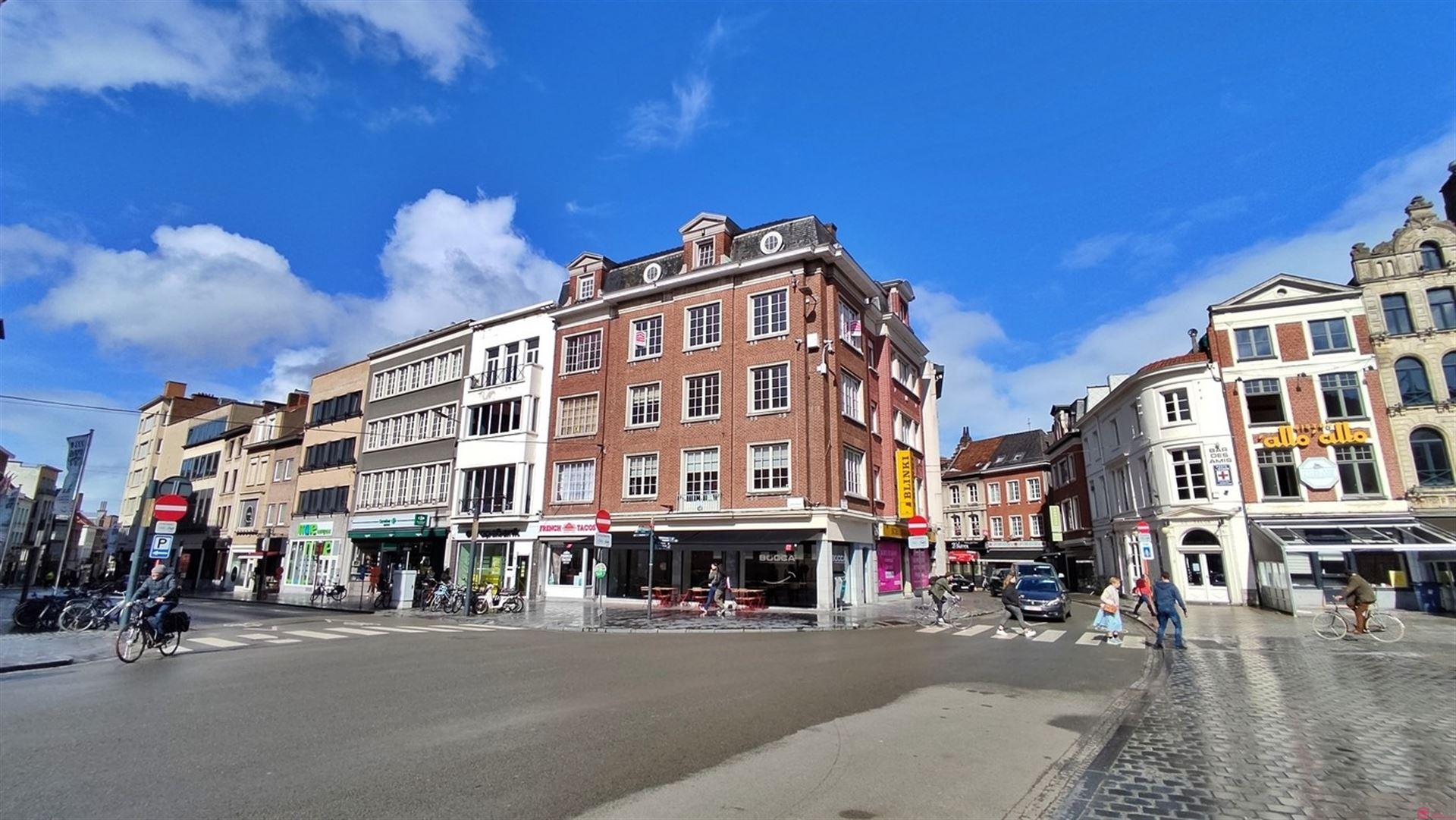 Hoekappartement met prachtig zicht op de Grote Markt foto {{pictureIndex}}