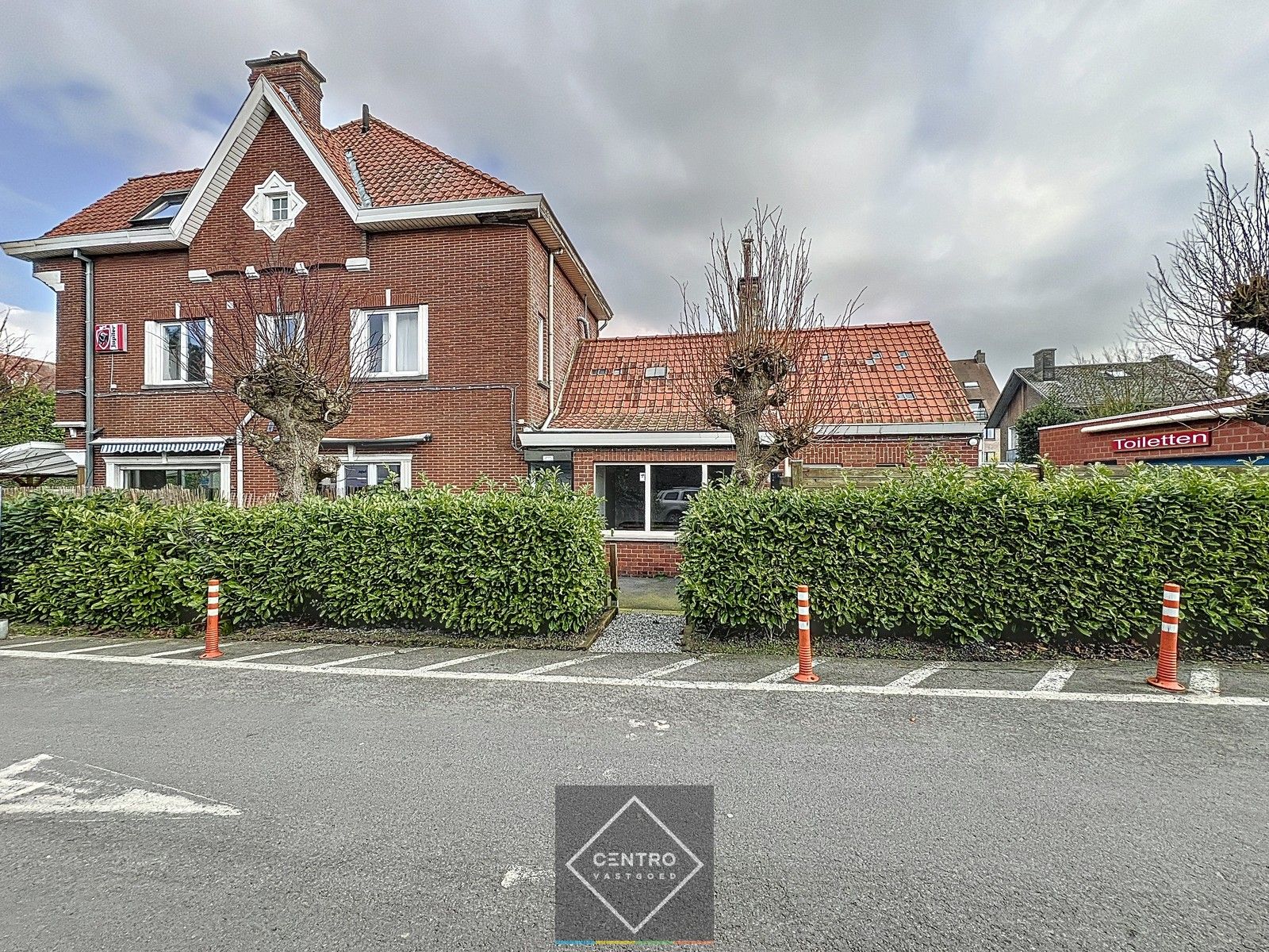 HORECA-pand met WOONST aan secundaire school (VTI & SJI Tielt) én naast het CLB. Dé ideale locatie voor uw (jongeren) café of broodjesbar ! foto 32