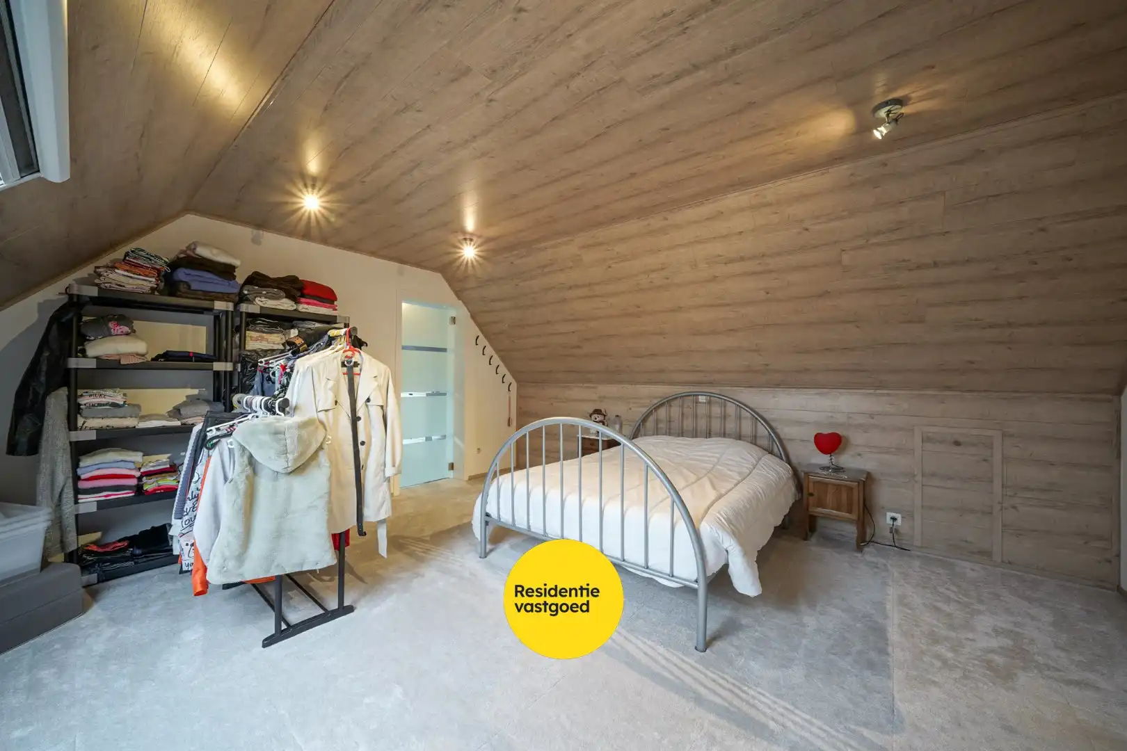 Alleenstaande woning op ruim perceel met vernieuwd woongedeelte en loods (80 m²) foto 15