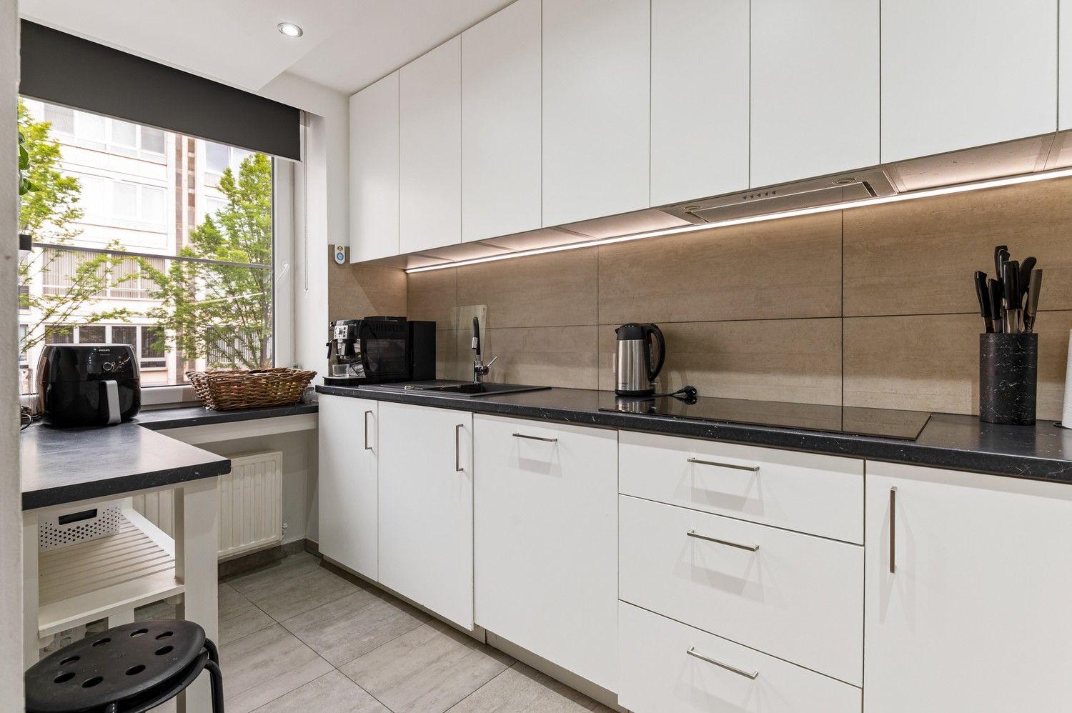 Instapklaar appartement met 3 slaapkamers, mooi terras, tuin en garagebox op toplocatie in Borgerhout! foto 7