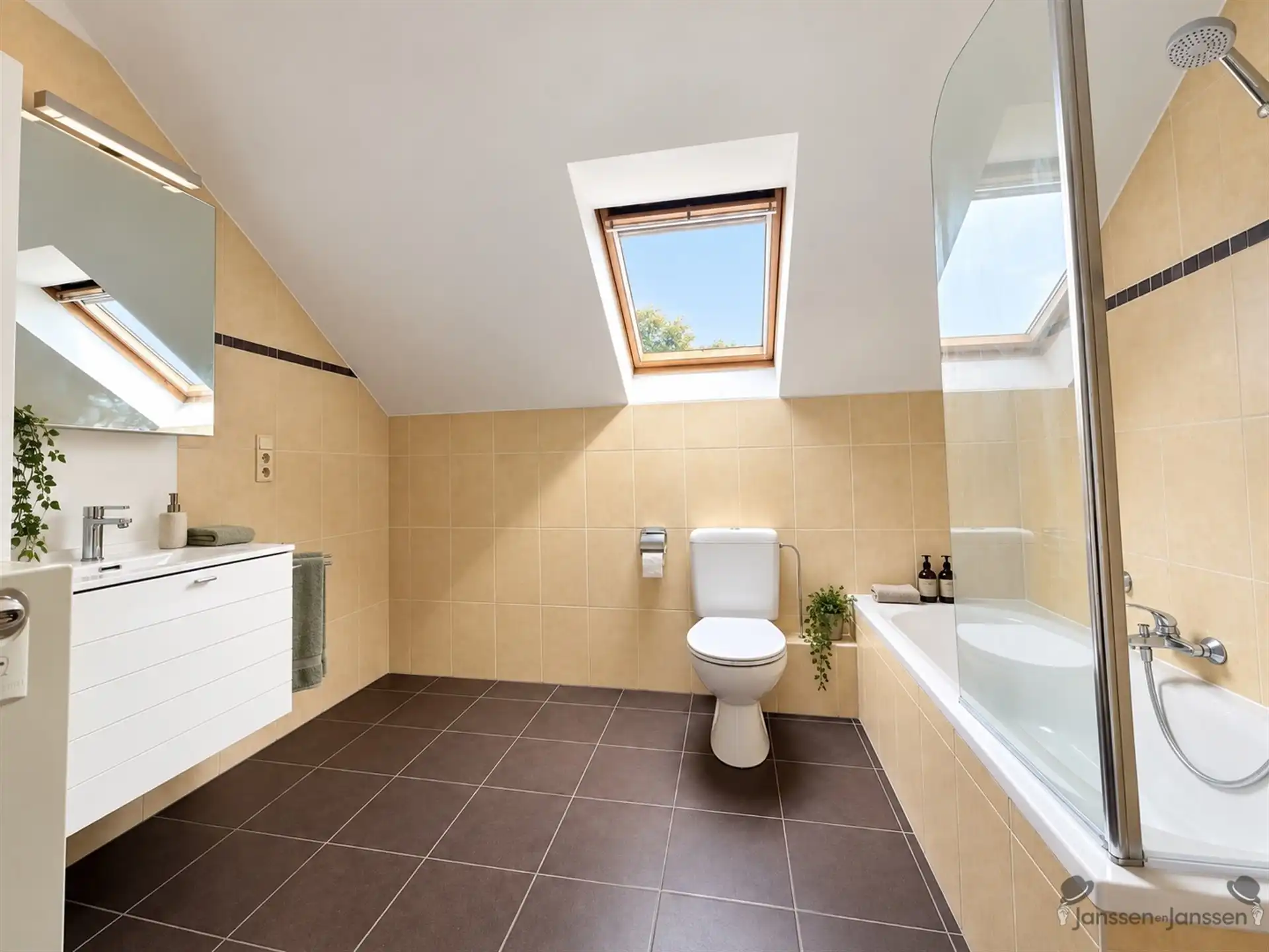 Vers gerenoveerd dakappartement met zuidgericht terras foto 10