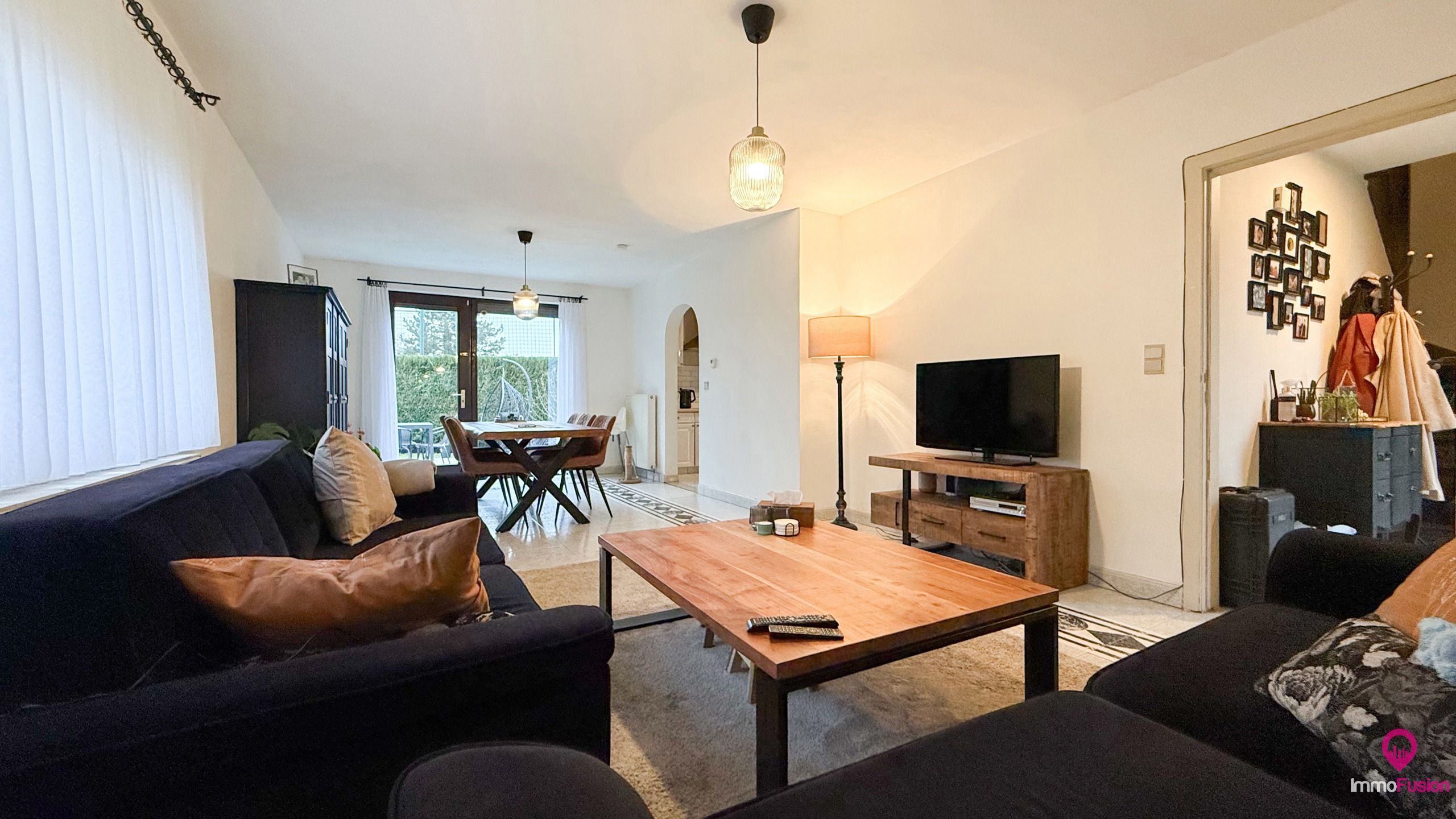 Ruime gezinswoning met 3 slaapkamers in rustige straat! foto 2