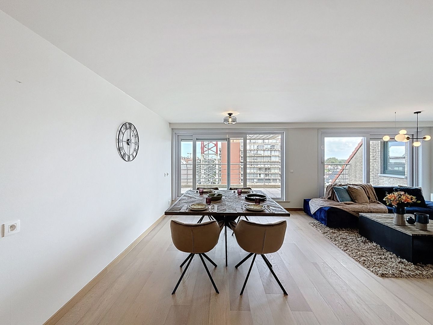 Ruim twee-slaapkamerappartement met uitzicht op zee en de Sint-Bernarduskerk foto 9