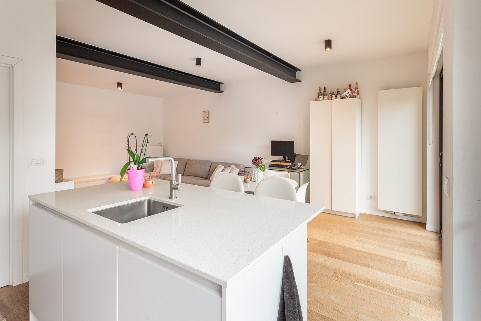 Luxueus éénslaapkamer appartement met grote tuin foto 3
