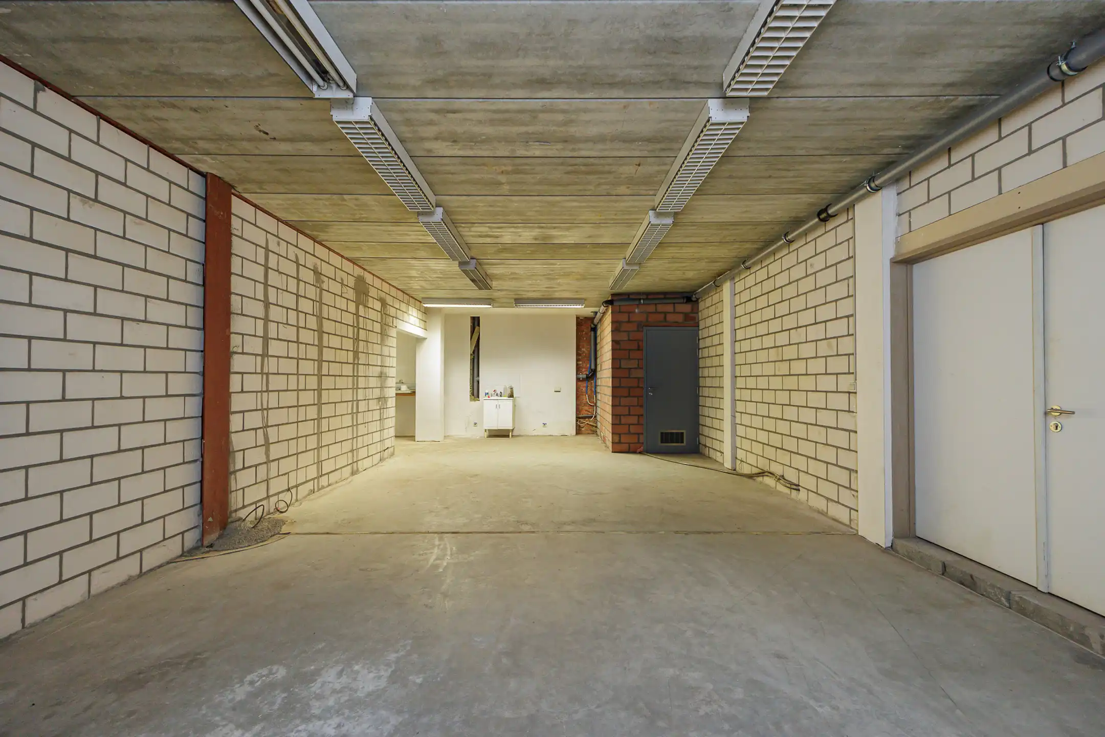 Magazijn en kantoorruimte te huur in Wommelgem foto 8