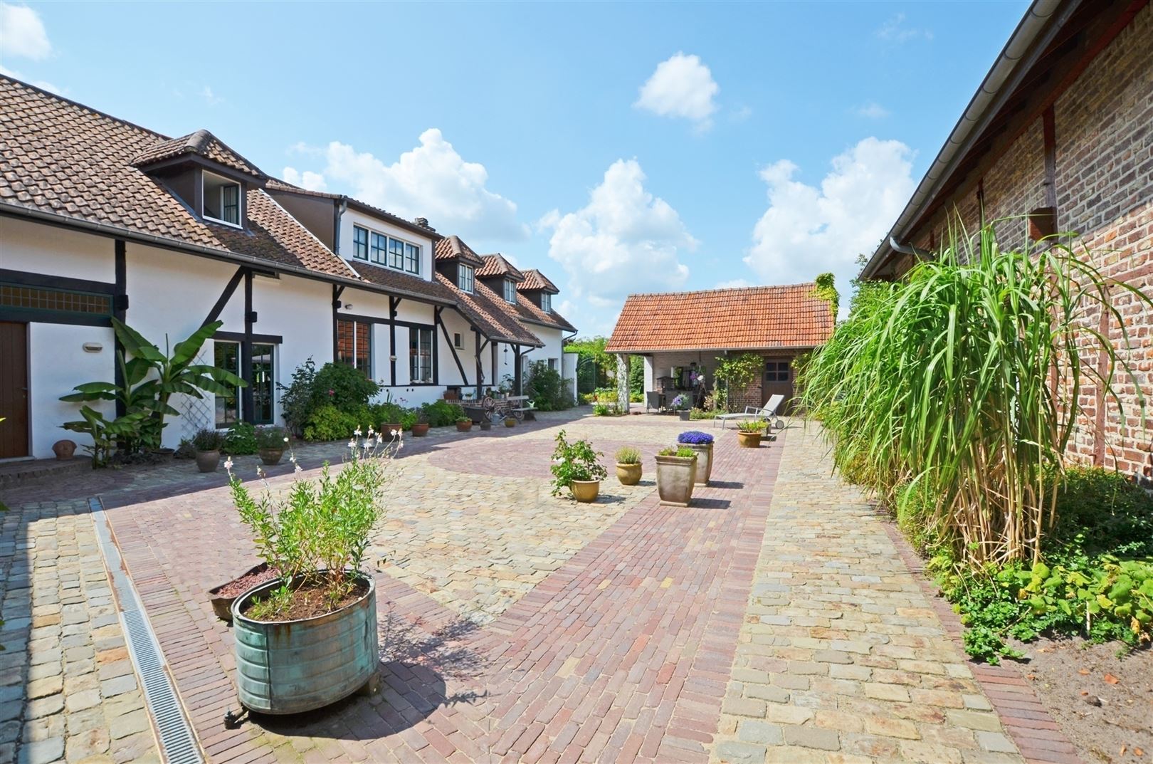 Landelijk gelegen vierkantshoeve op ±1.4Ha foto 10