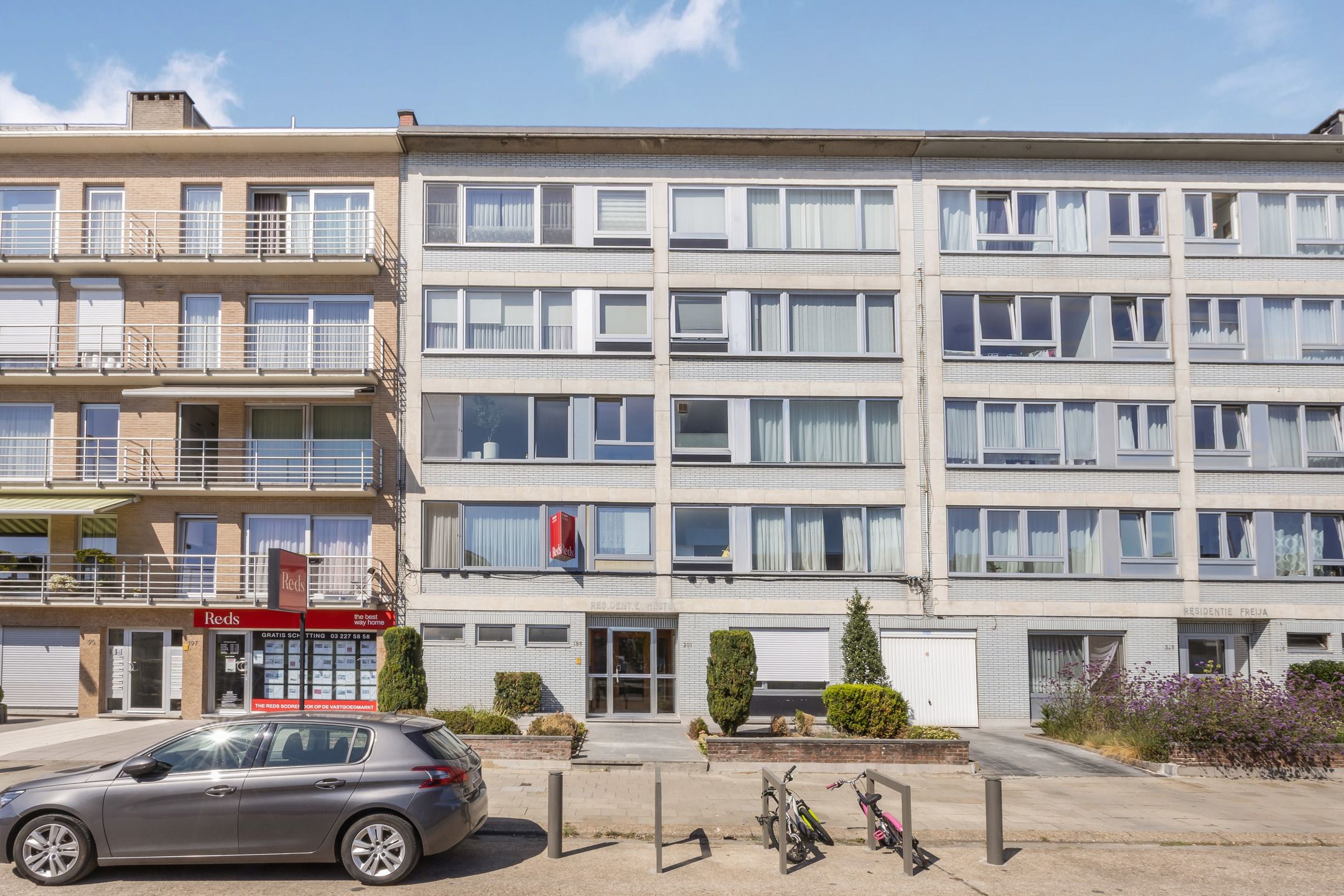 volledig gerenoveerd appartement met 2 slaapkamers en terras foto 3
