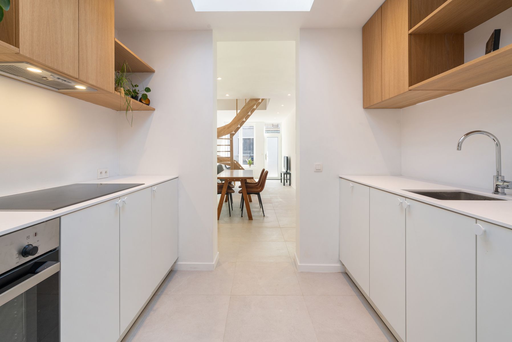 Gerenoveerde woning met zonnepanelen nabij het centrum foto 2