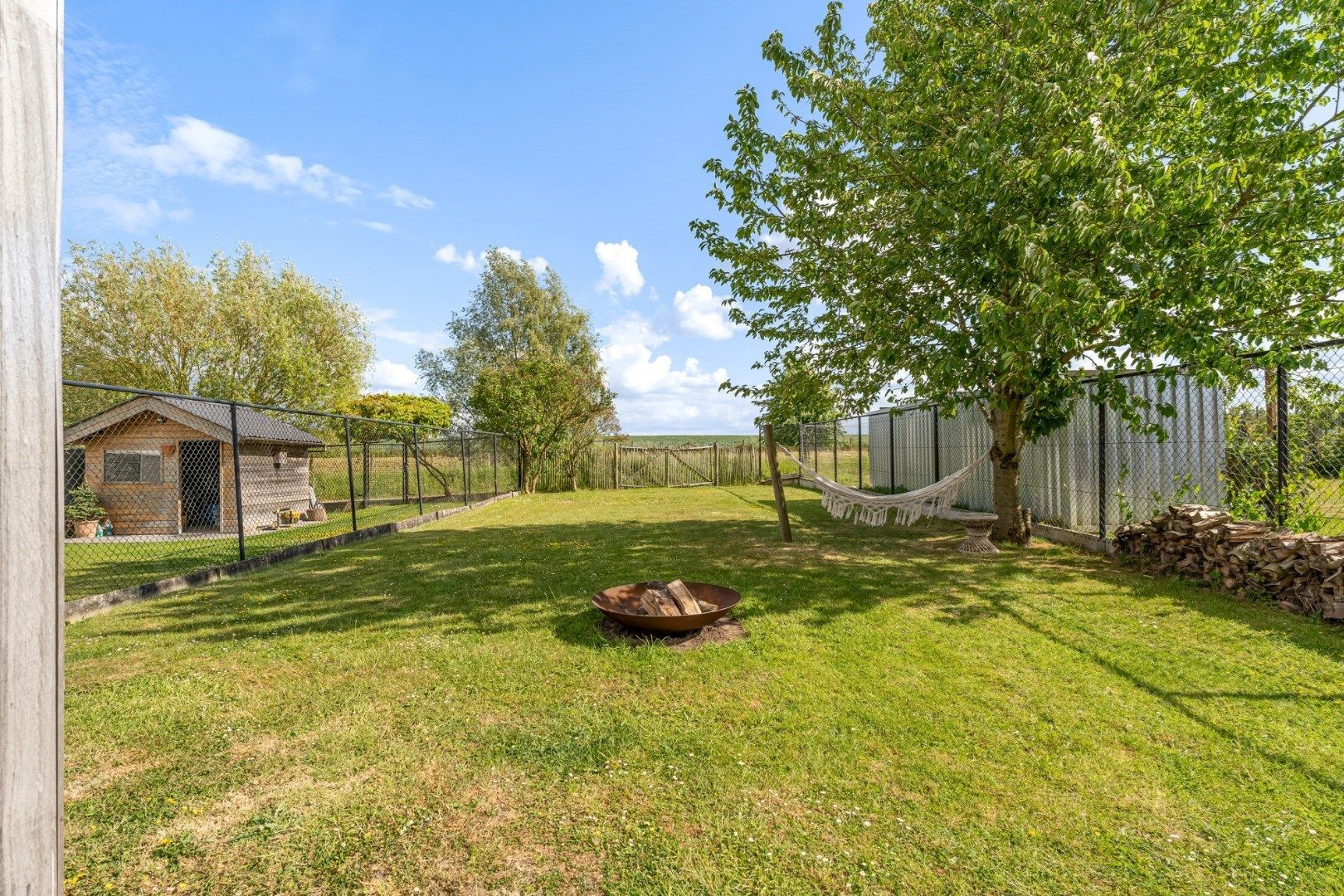 Knap en zeer grondig gerenoveerde halfvrijstaande woning met 4 slaapkamers en tuin in het mooie landelijke Jesseren foto 26