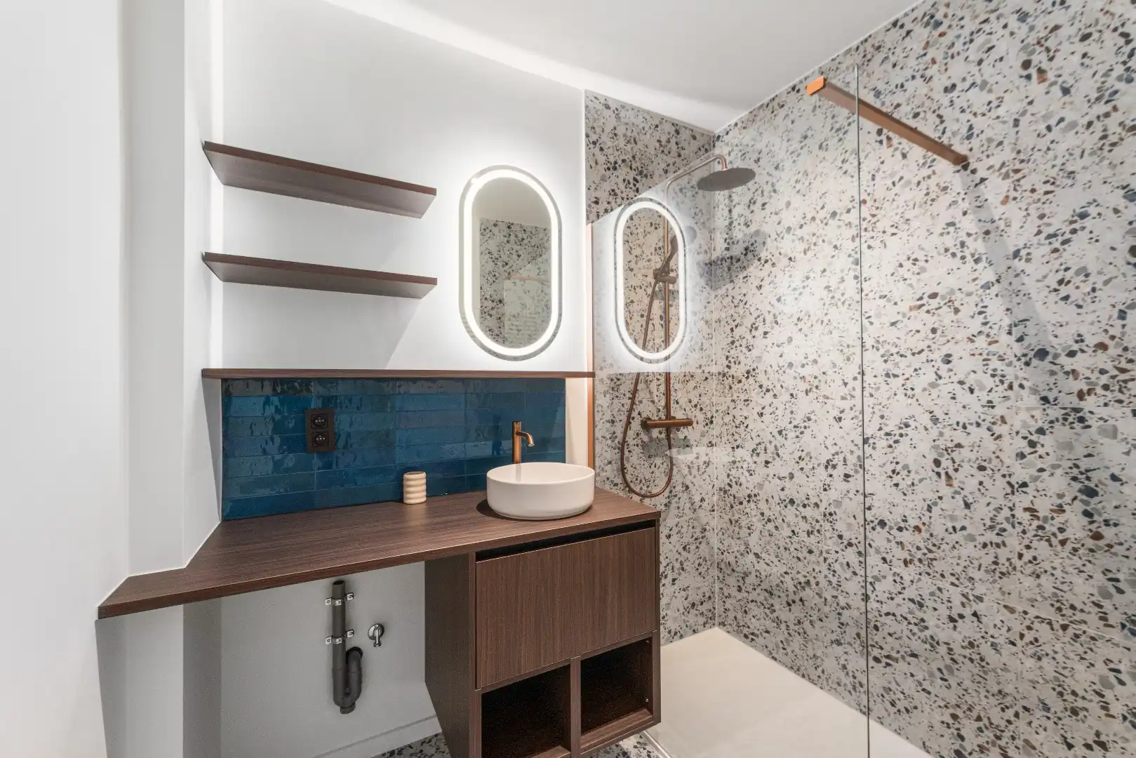 Volledig gerenoveerd appartement - achterkant Zeedijk foto 12
