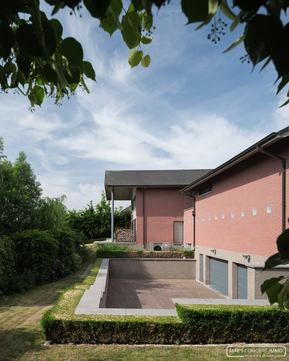Villa en kantoor vlak bij het centrum van Anzegem foto 3