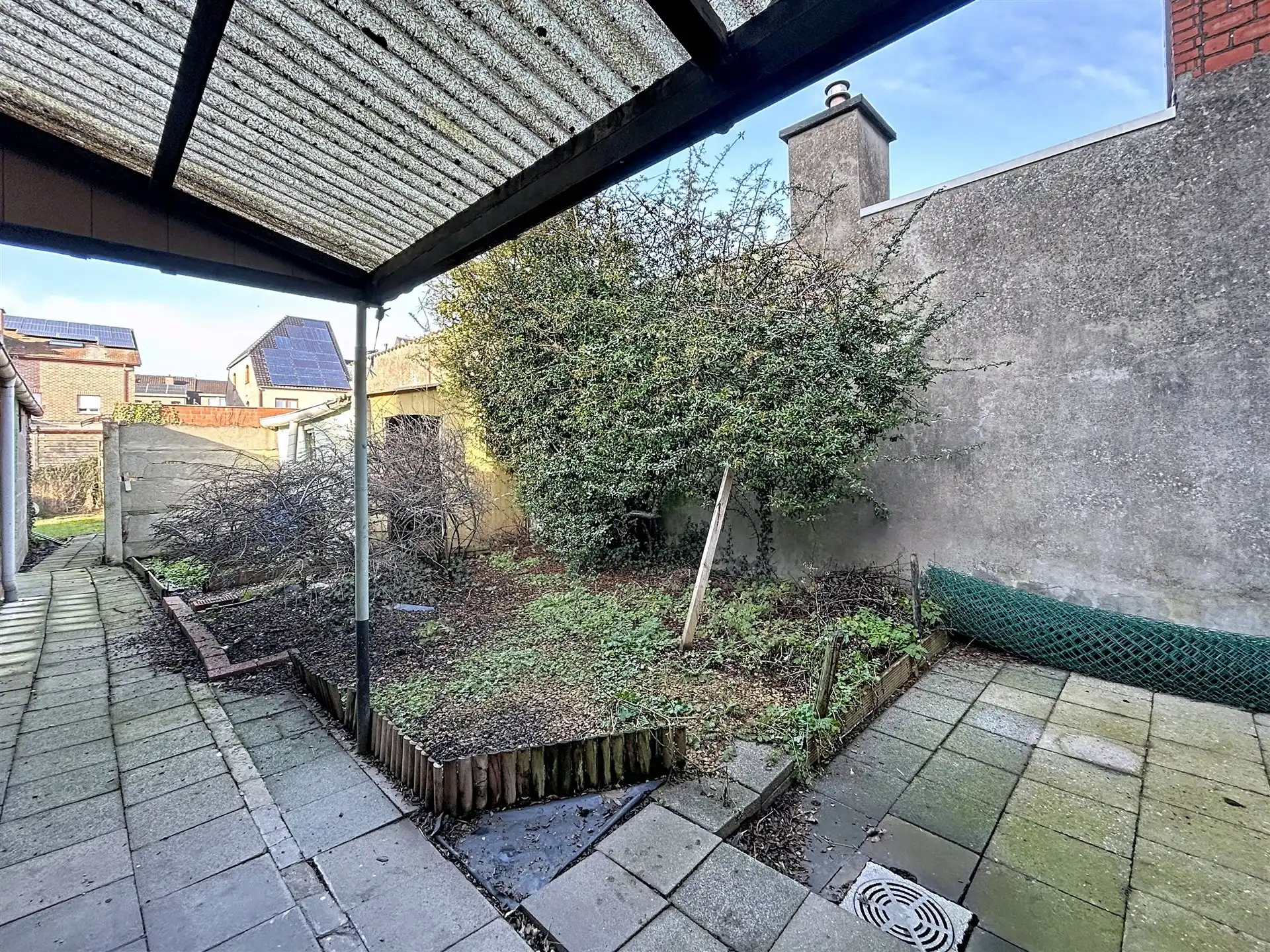  te renoveren woning met garage en tuin in rustige straat. foto 4