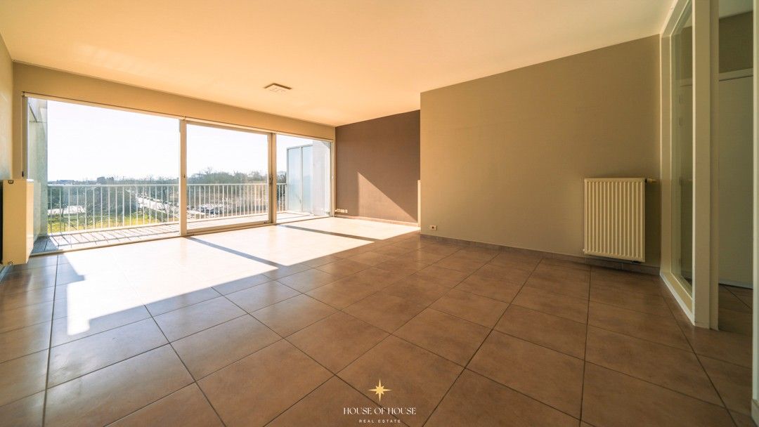 Zonnig en ruim appartement op vierde verdieping met prachtige uitzichten foto 4