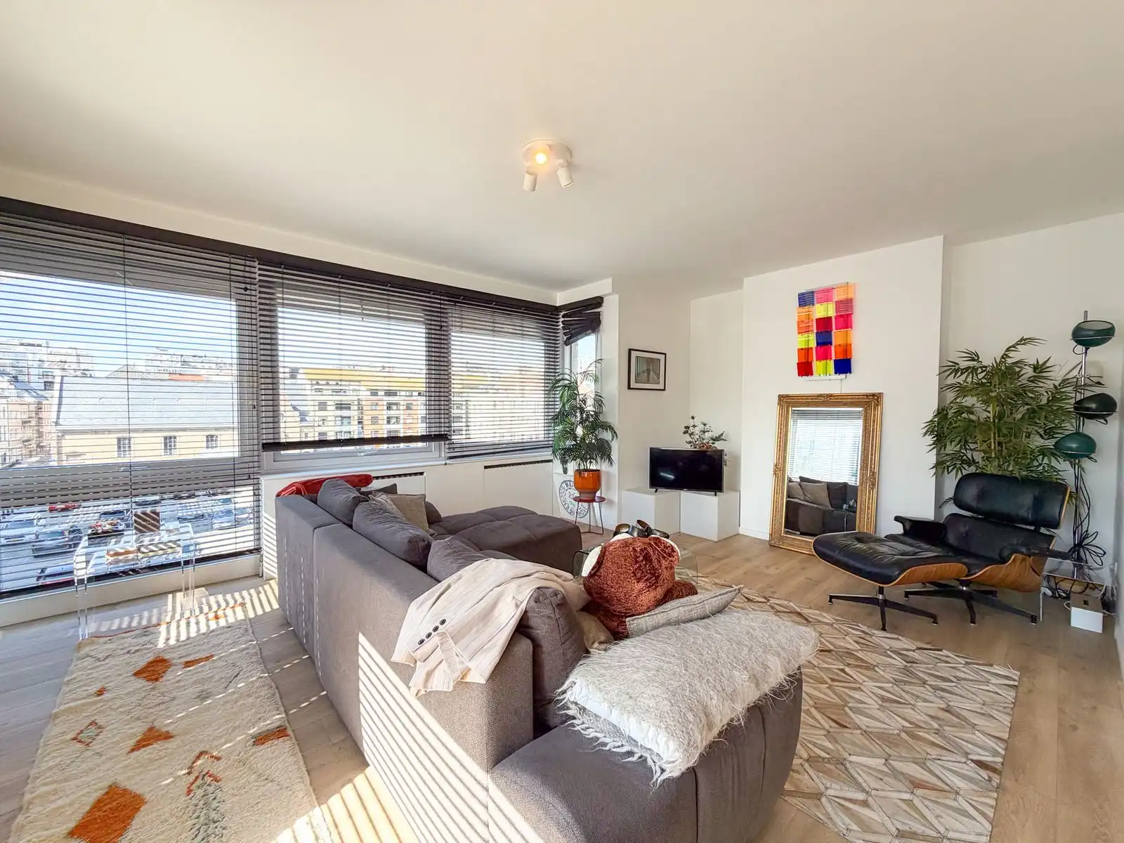 Zonovergoten én gerenoveerd appartement met 2 slpk aan de Groentemarkt in Oostende. foto 2