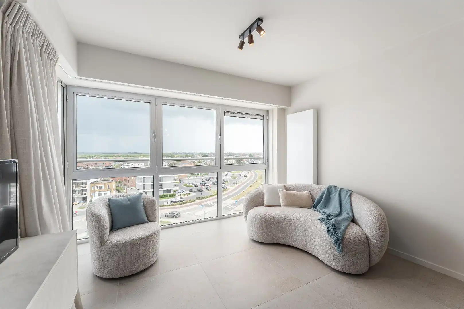 Volledig gerenoveerd appartement - achterkant Zeedijk foto 3