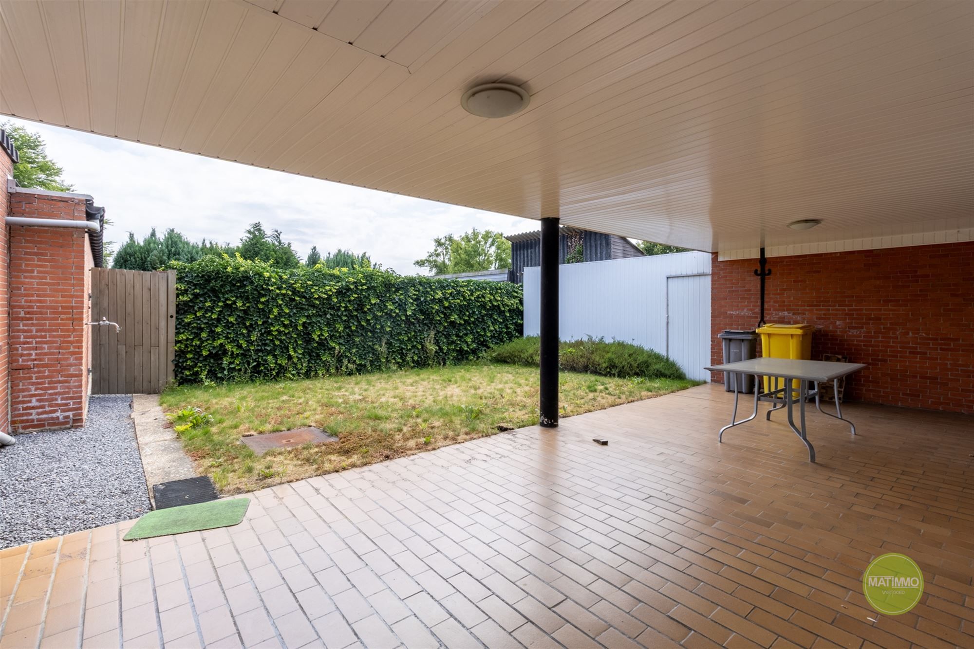 Te renoveren gezinswoning met werkhuis in Arendonk foto 3