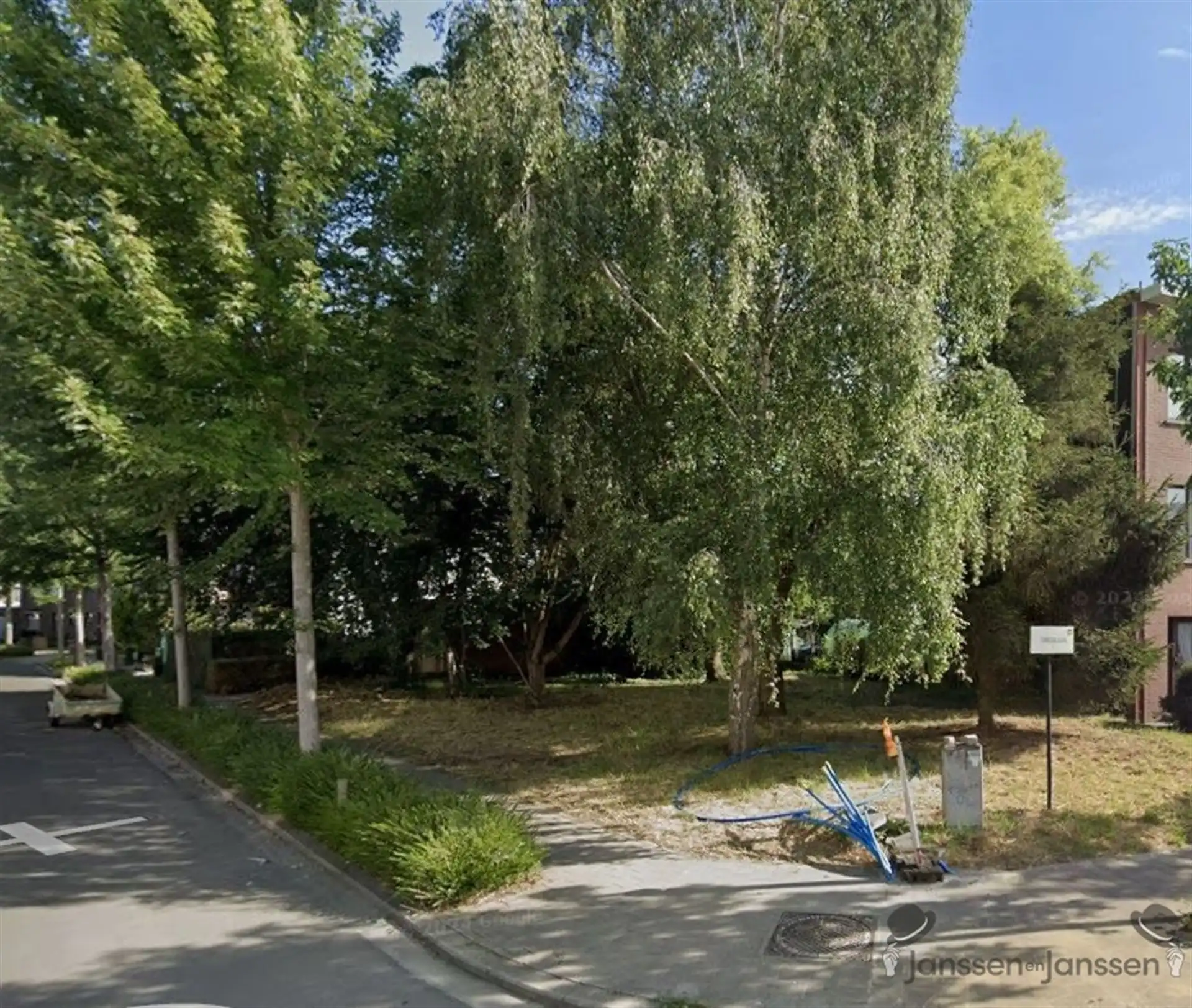Bouwgrond van 386m² op centrale ligging voor HOB  foto 2