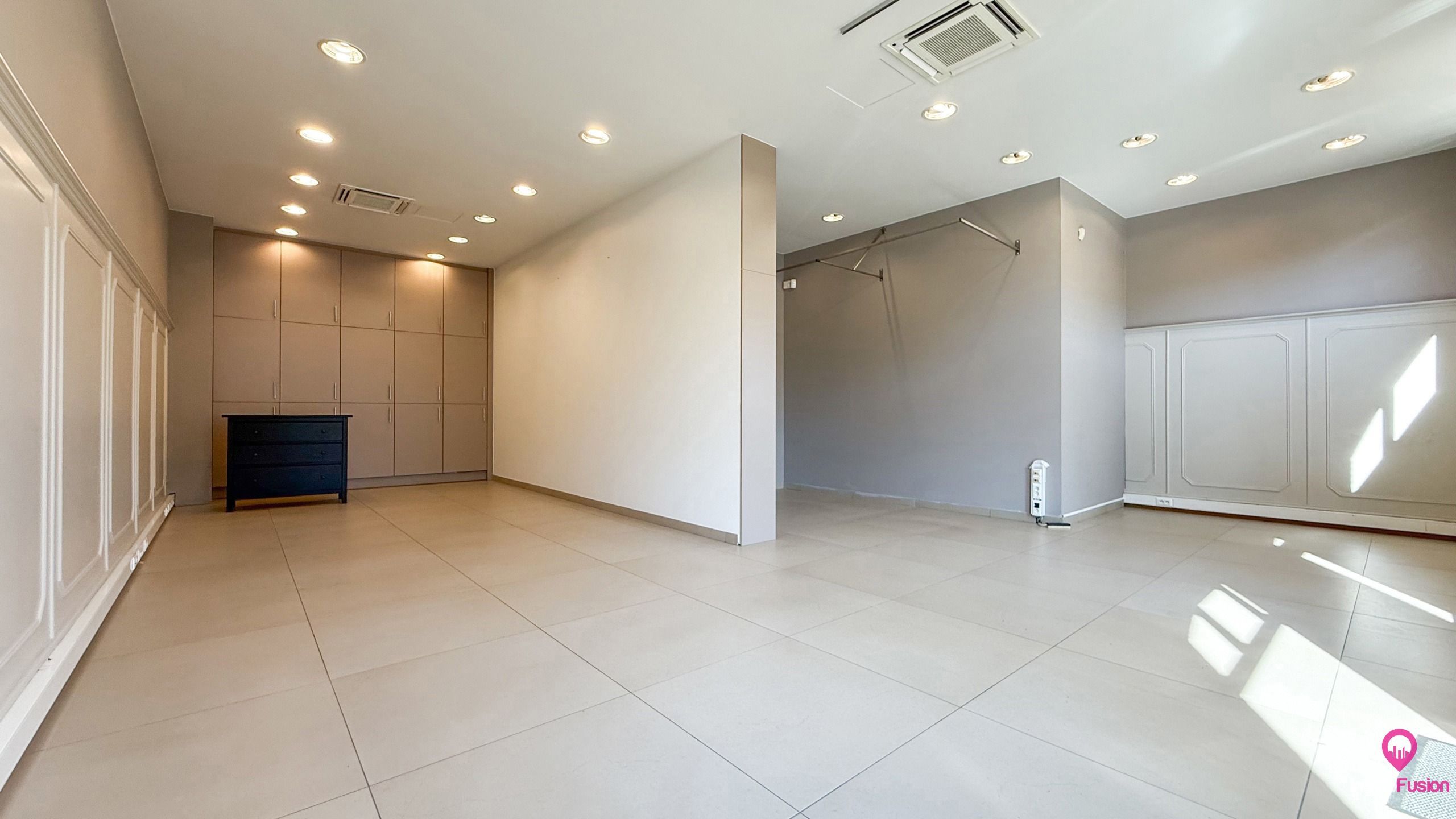 Instapklaar kantoor 71m² met zichtbaarheid centrum Beringen! foto 3