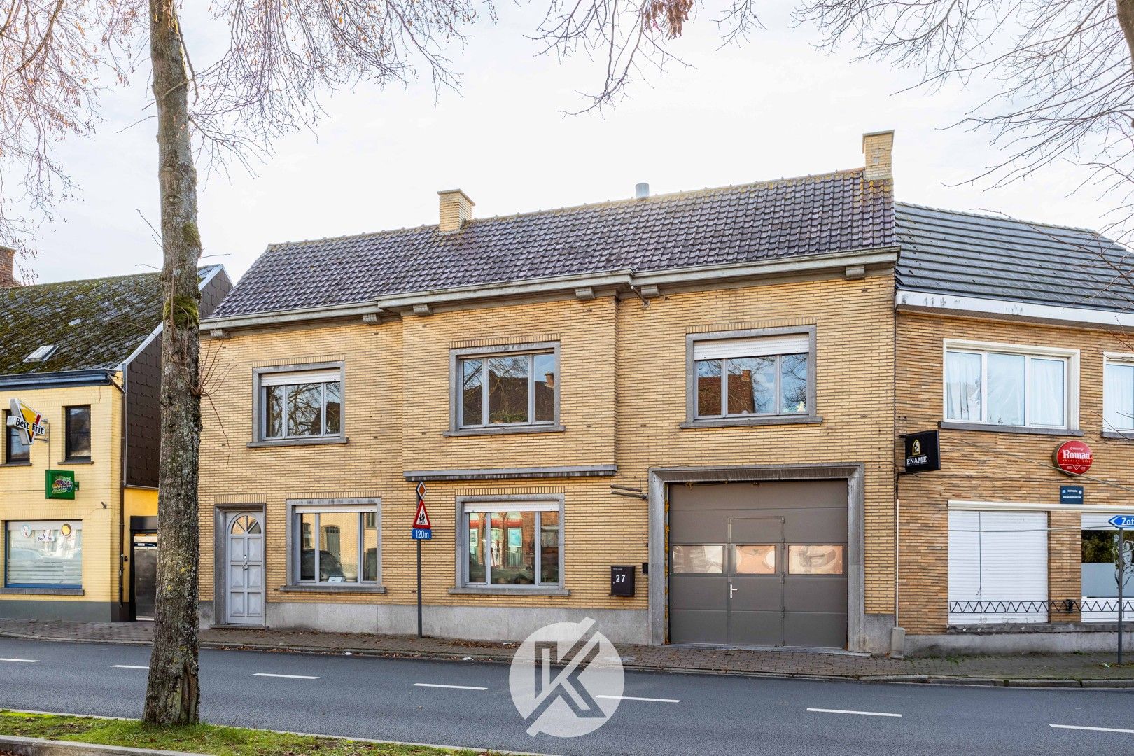 Ruime woning met polyvalente bijgebouwen foto 29