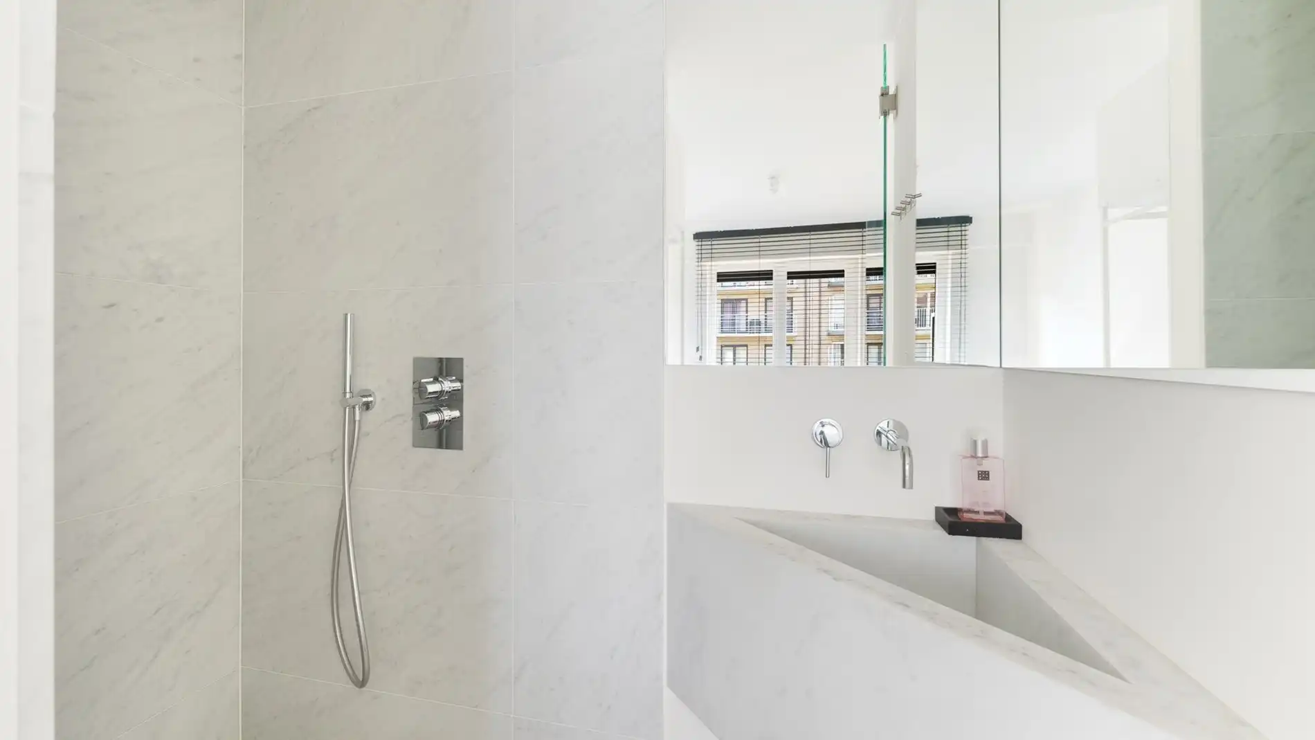 Appartement te koop in Knokke – Piers de Raveschootlaan foto 19