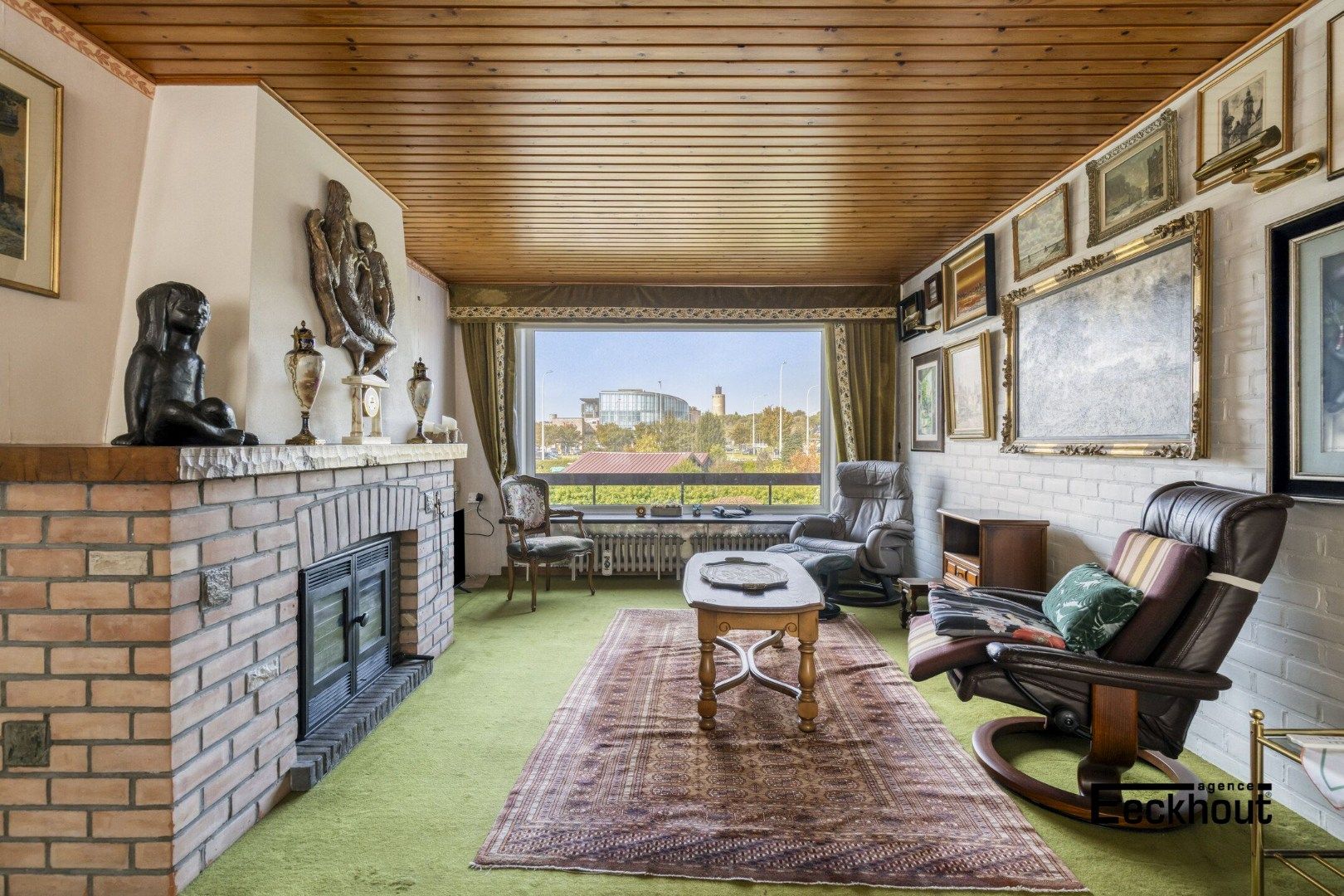 Te moderniseren woning op goede ligging met garage en tuin! foto {{pictureIndex}}