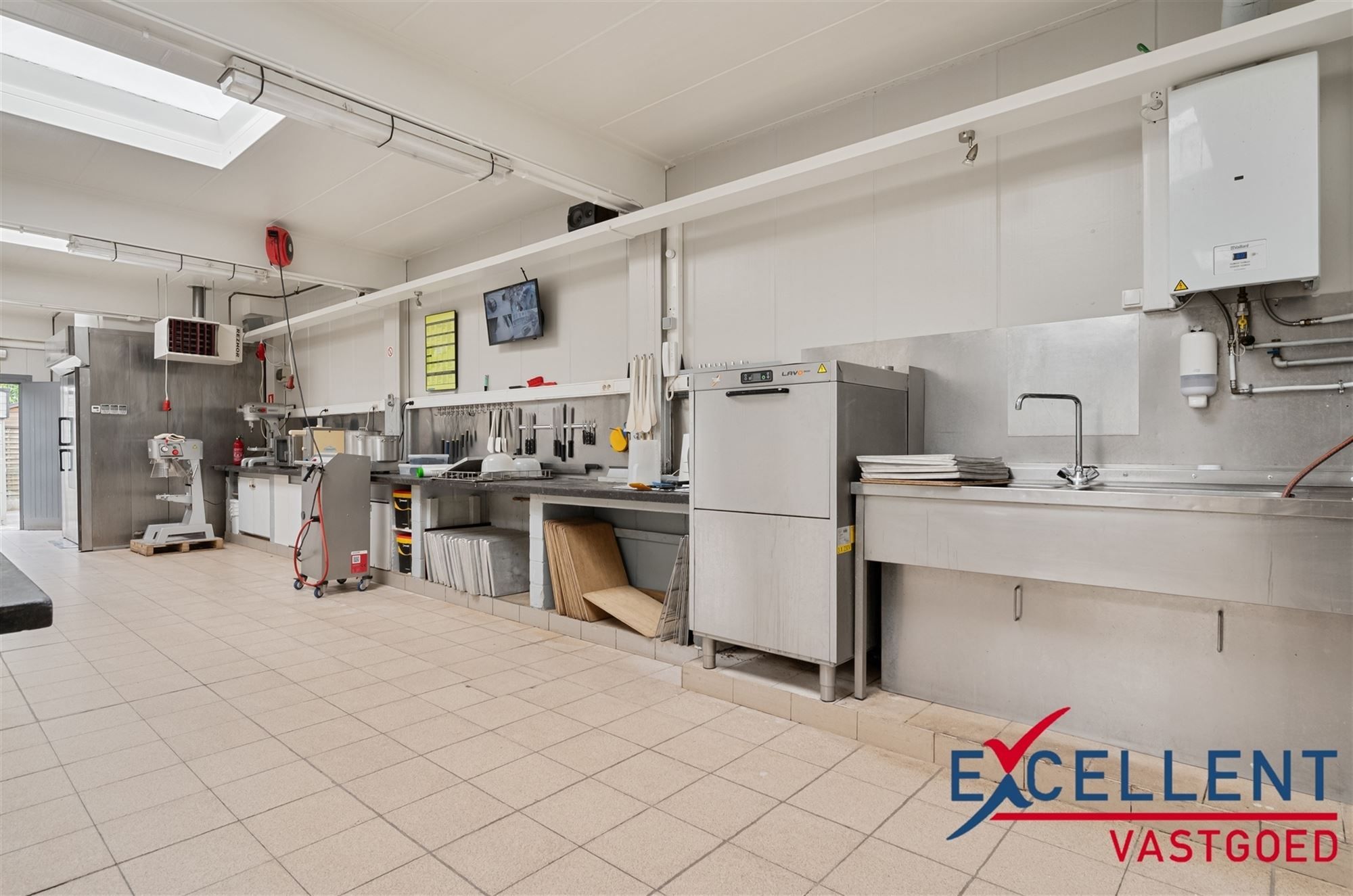 Uniek handelspand met ruime woonst foto 5