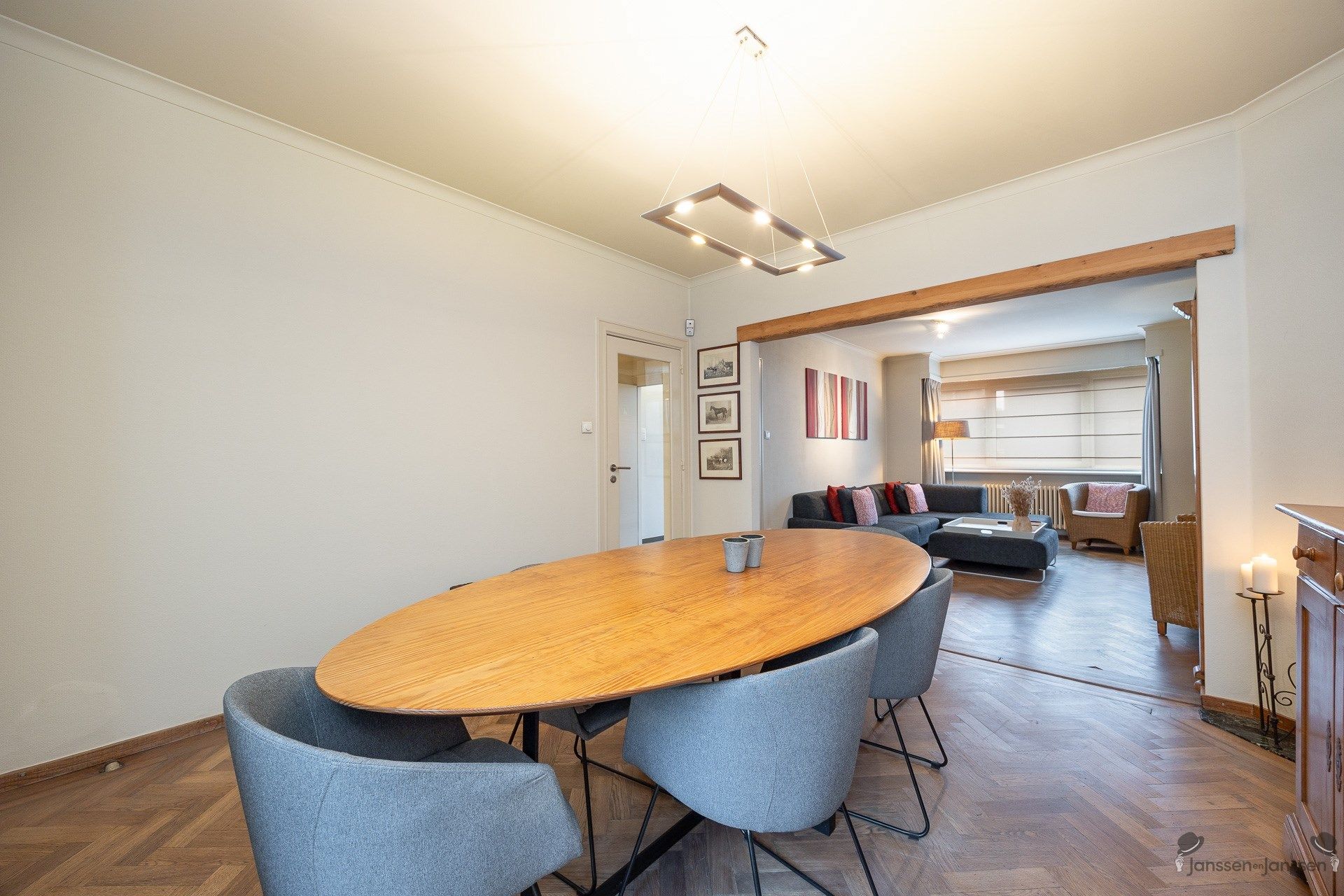 Gerenoveerd herenhuis met min. 4 slaapkamers en praktijkruimte in Berchem.  foto 8