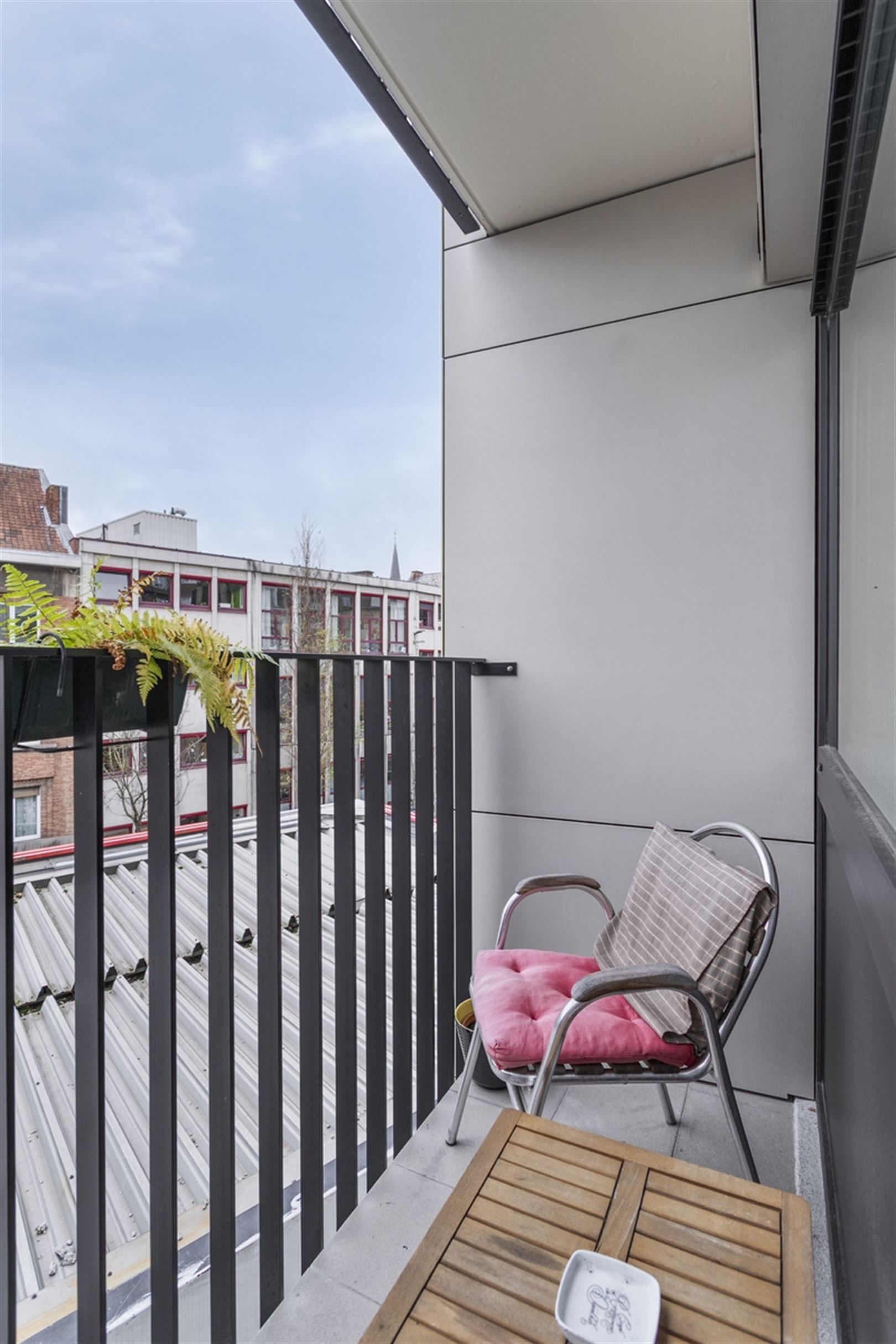 Ruim 2 slaapkamer appartement met balkon. foto 14