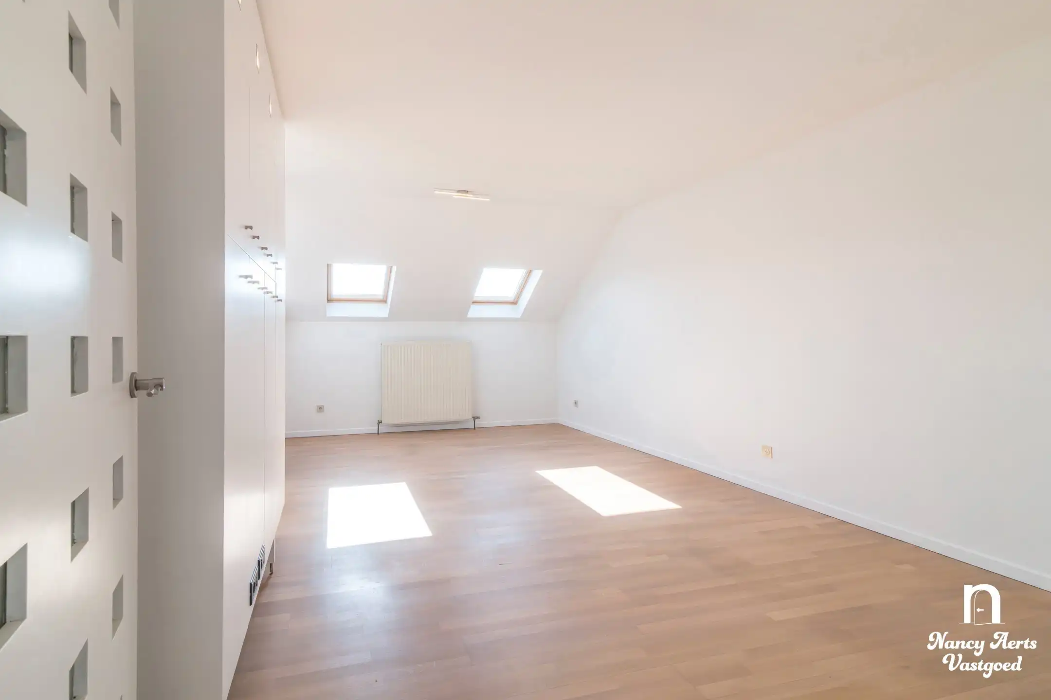 Ruim, lichtrijk appartement met zonnig terras in hartje Paal foto 5