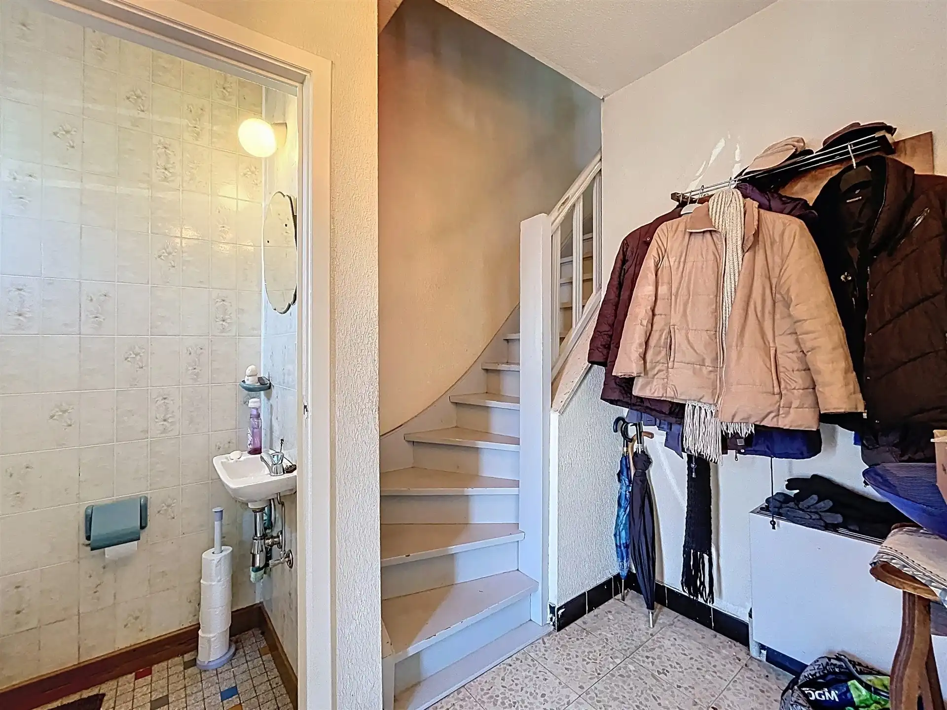 Gezinswoning met garage op perceel van 900m² met weids uitzicht! foto 7