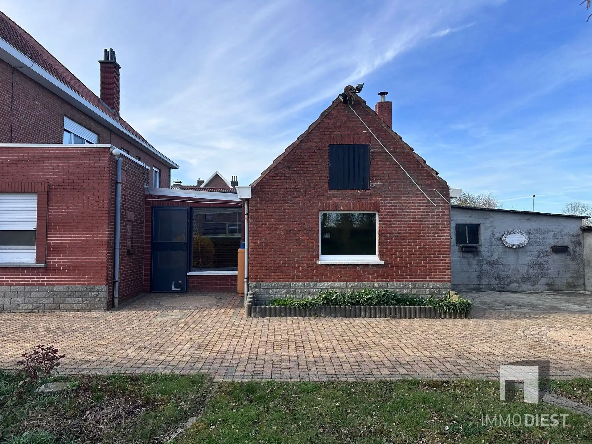 Stevige woning met 3 slpks en tuin + bouwgrond foto 31