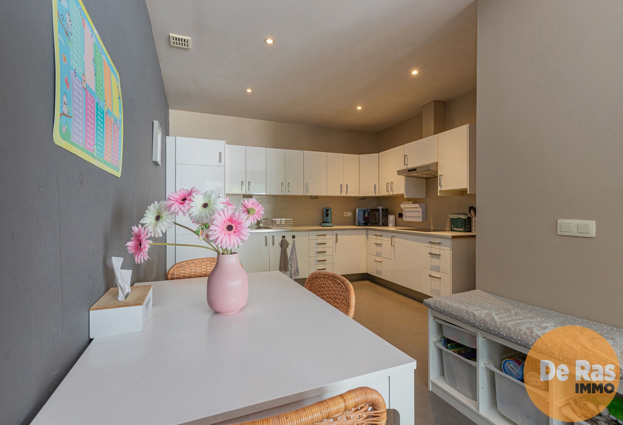 HERZELE - Gelijkvloers appartement inclusief garage met tuin foto 14