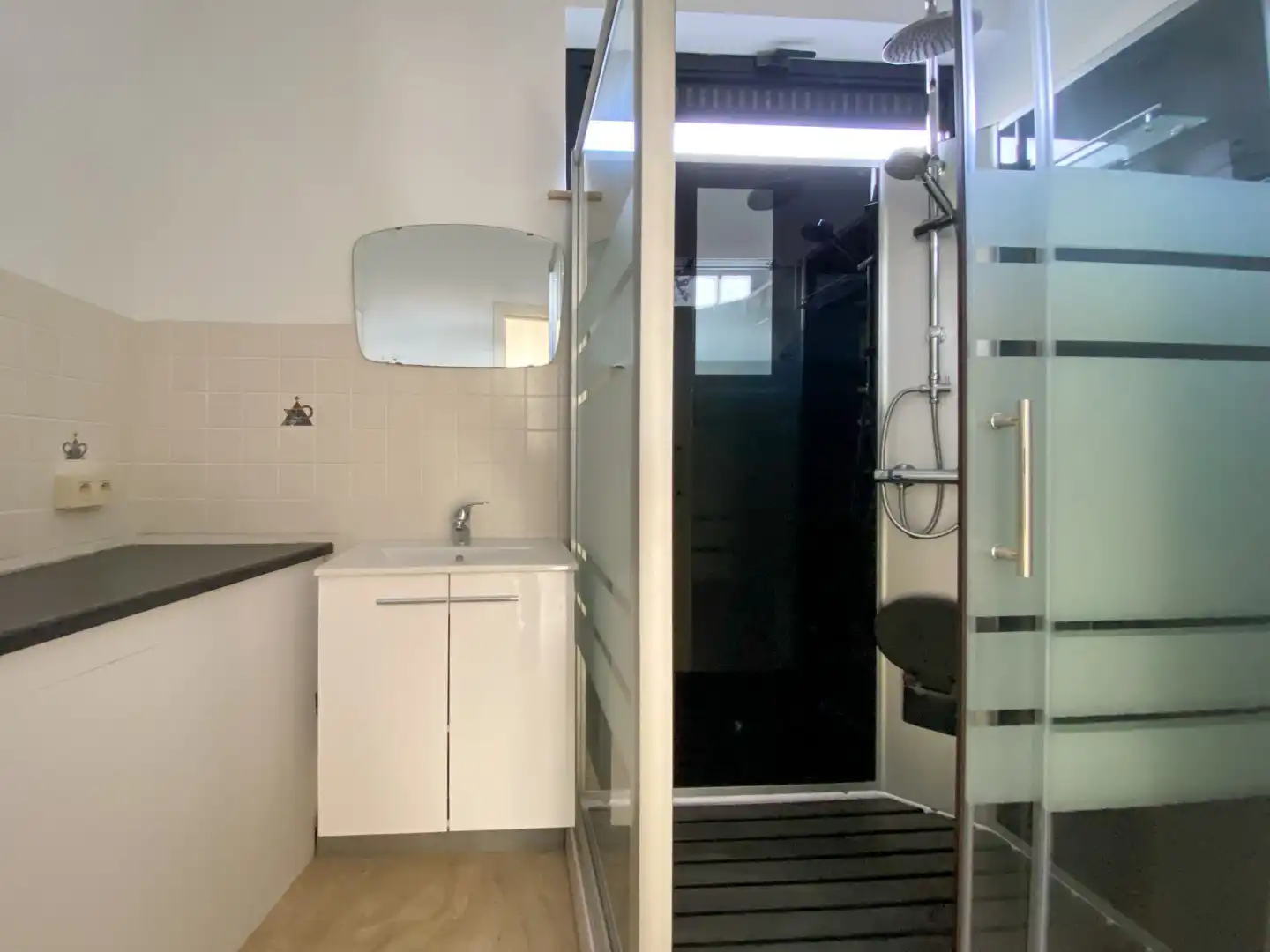 Ruim gelijkvloersappartement met 2 slaapkamers. foto 6